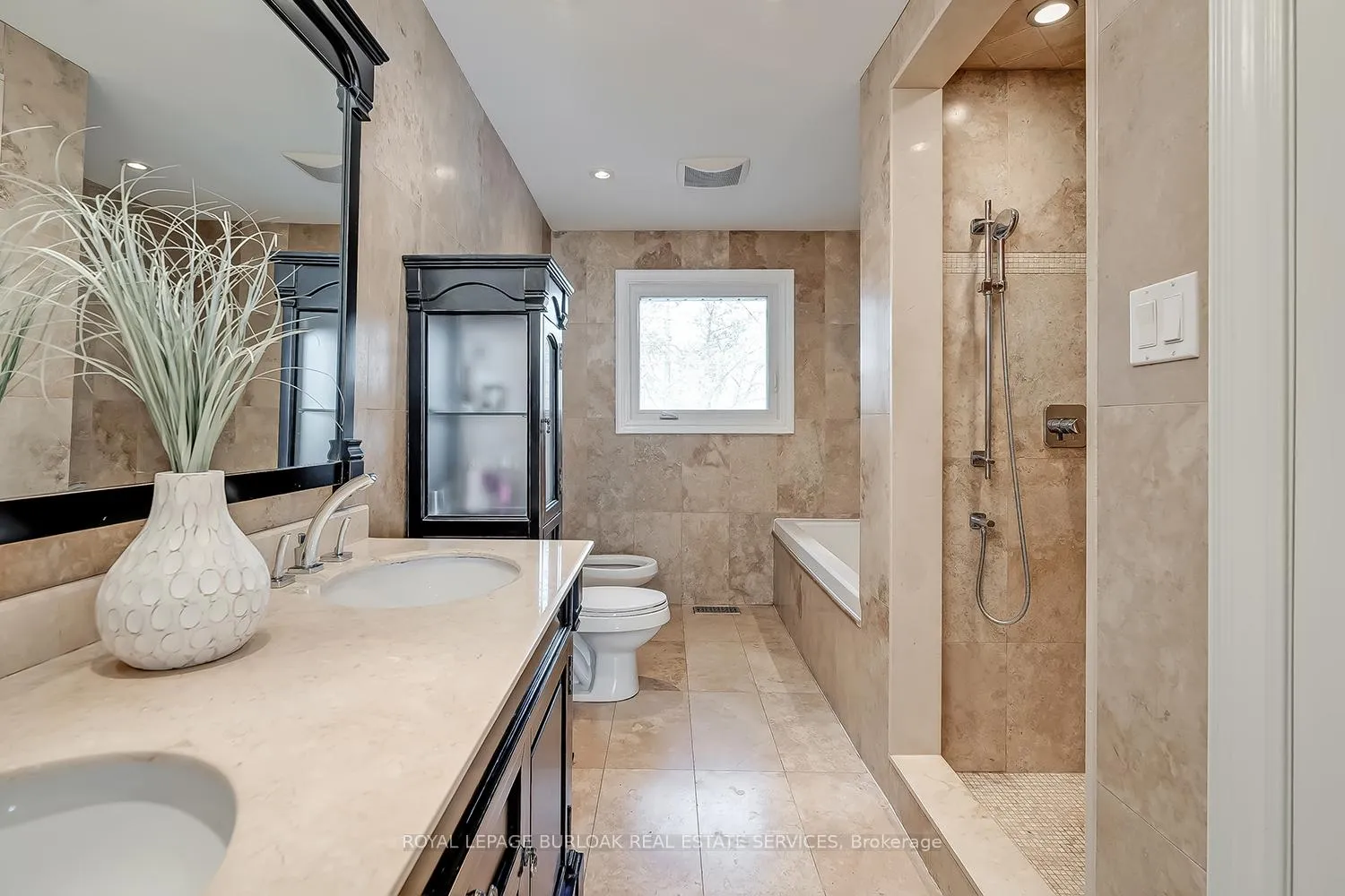 Photo 25 of 624 North Shore Boulevard E, Burlington, LaSalle — HOMEH