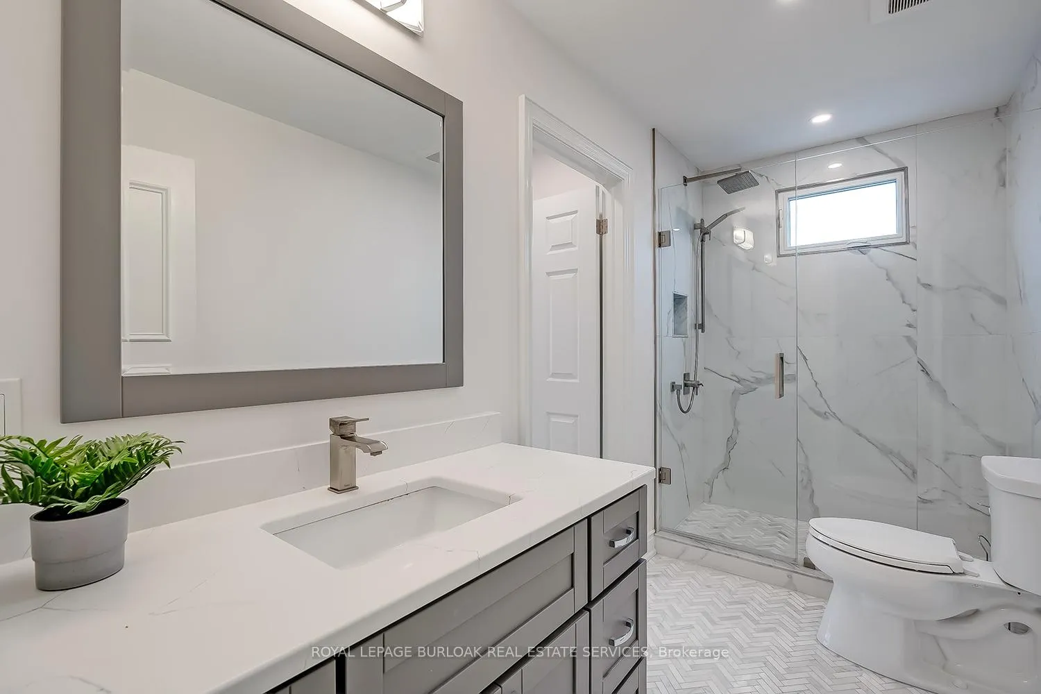 Photo 29 of 624 North Shore Boulevard E, Burlington, LaSalle — HOMEH