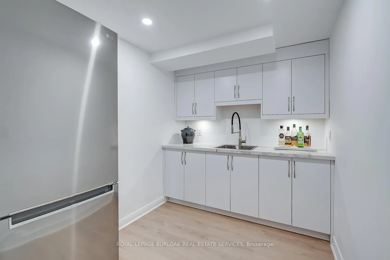 Photo 33 of 624 North Shore Boulevard E, Burlington, LaSalle — HOMEH