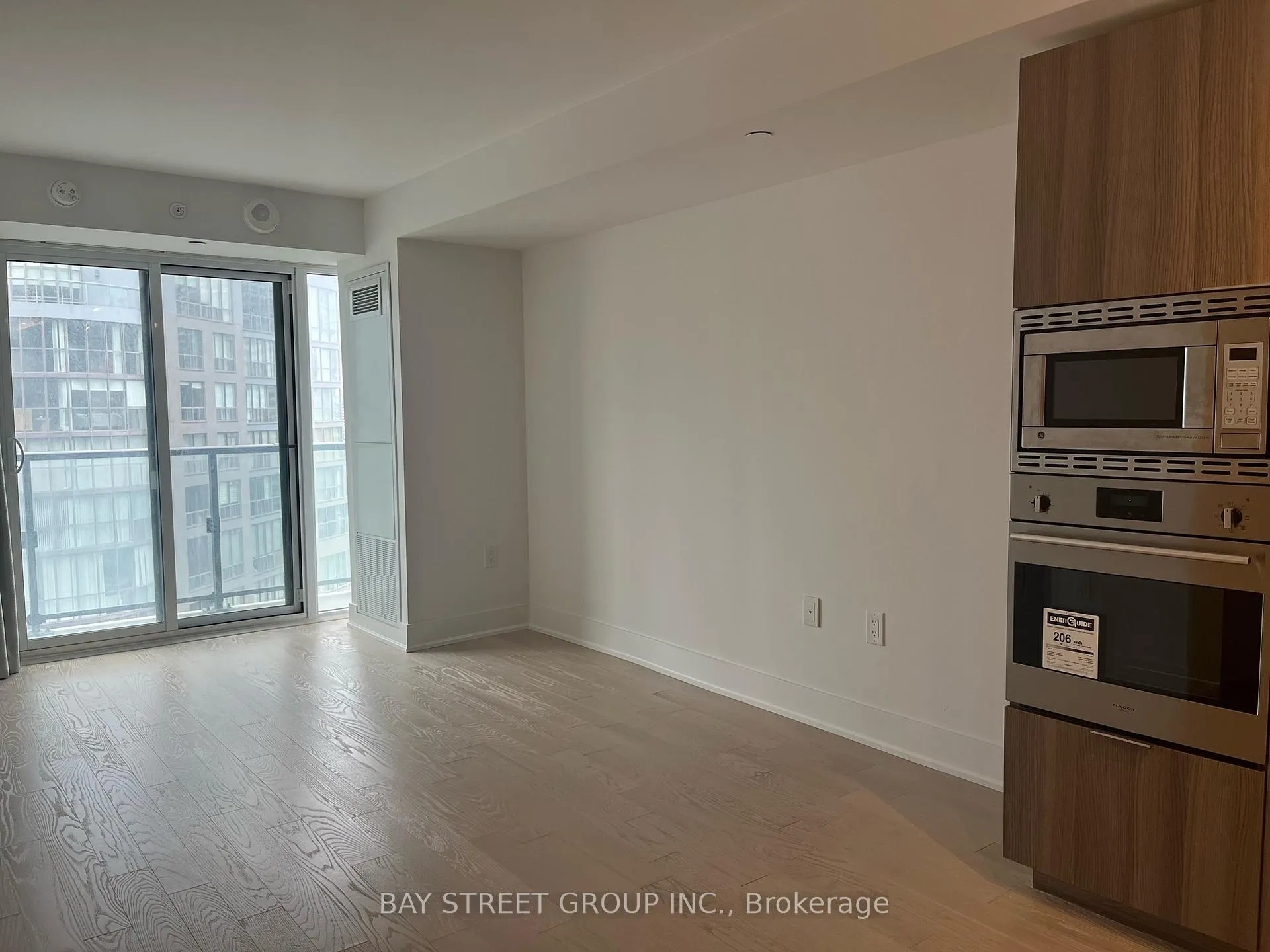 Photo 4 of Unit 2418, 955 Bay Street, Toronto, Bay Street Corridor — HOMEH