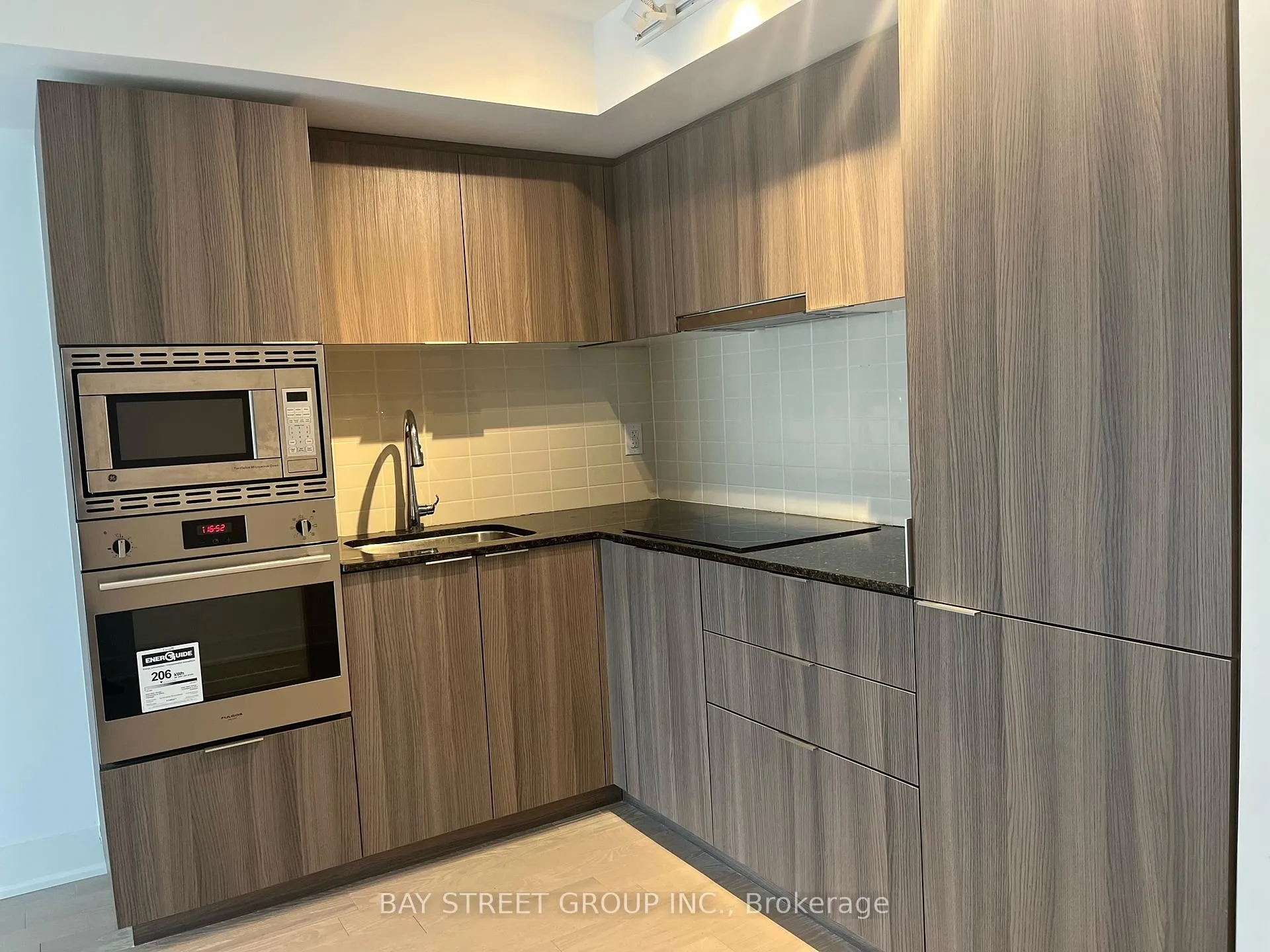 Photo 5 of Unit 2418, 955 Bay Street, Toronto, Bay Street Corridor — HOMEH