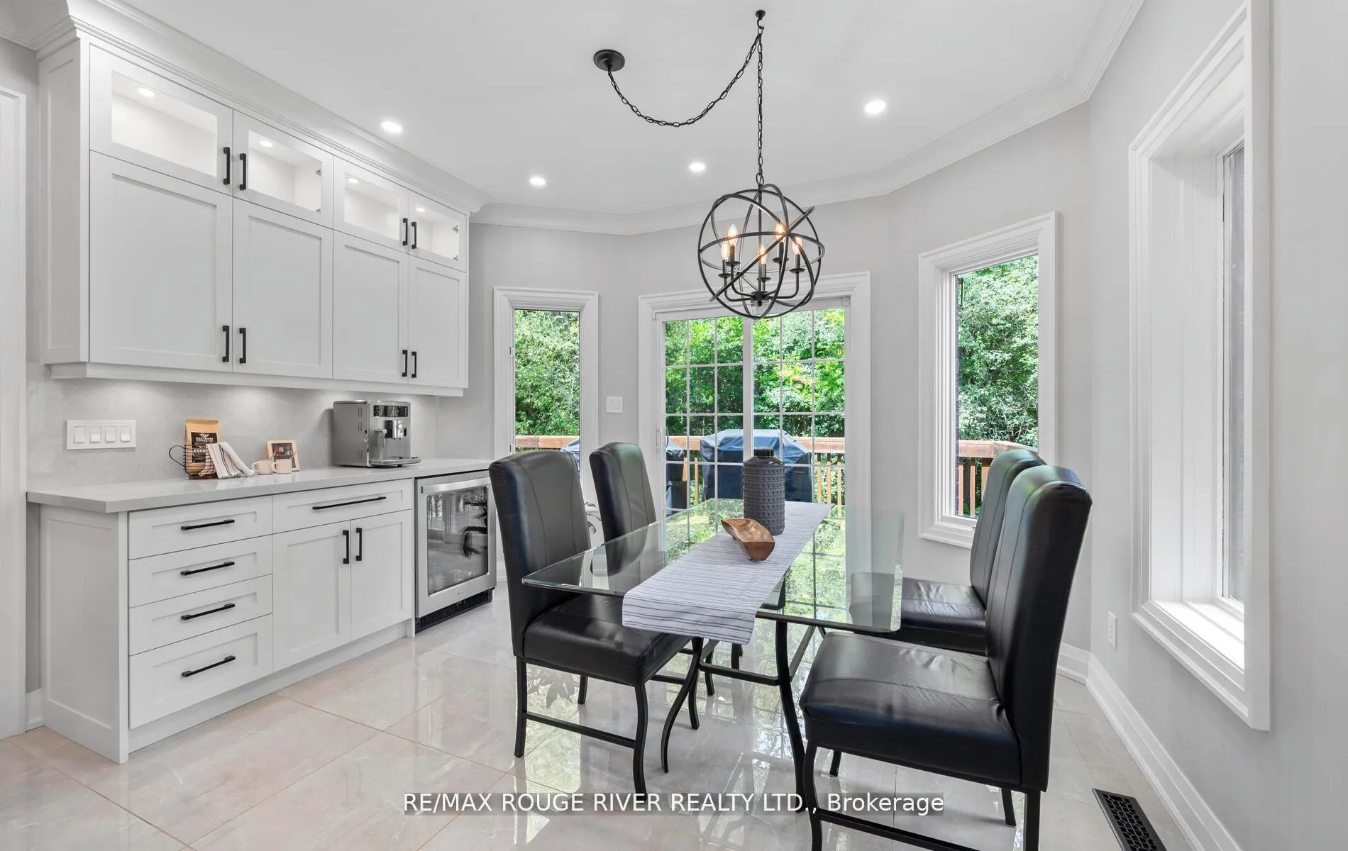Photo 11 of 10 Kresia Lane, Clarington, Rural Clarington — HOMEH