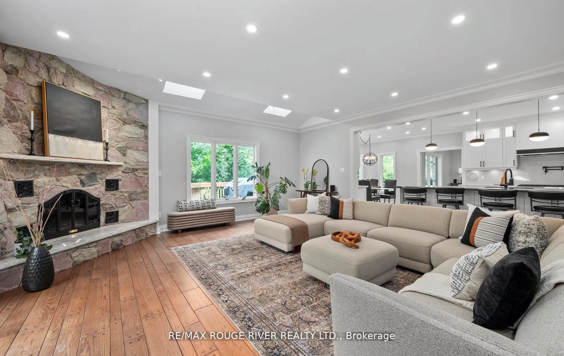 Photo 15 of 10 Kresia Lane, Clarington, Rural Clarington — HOMEH