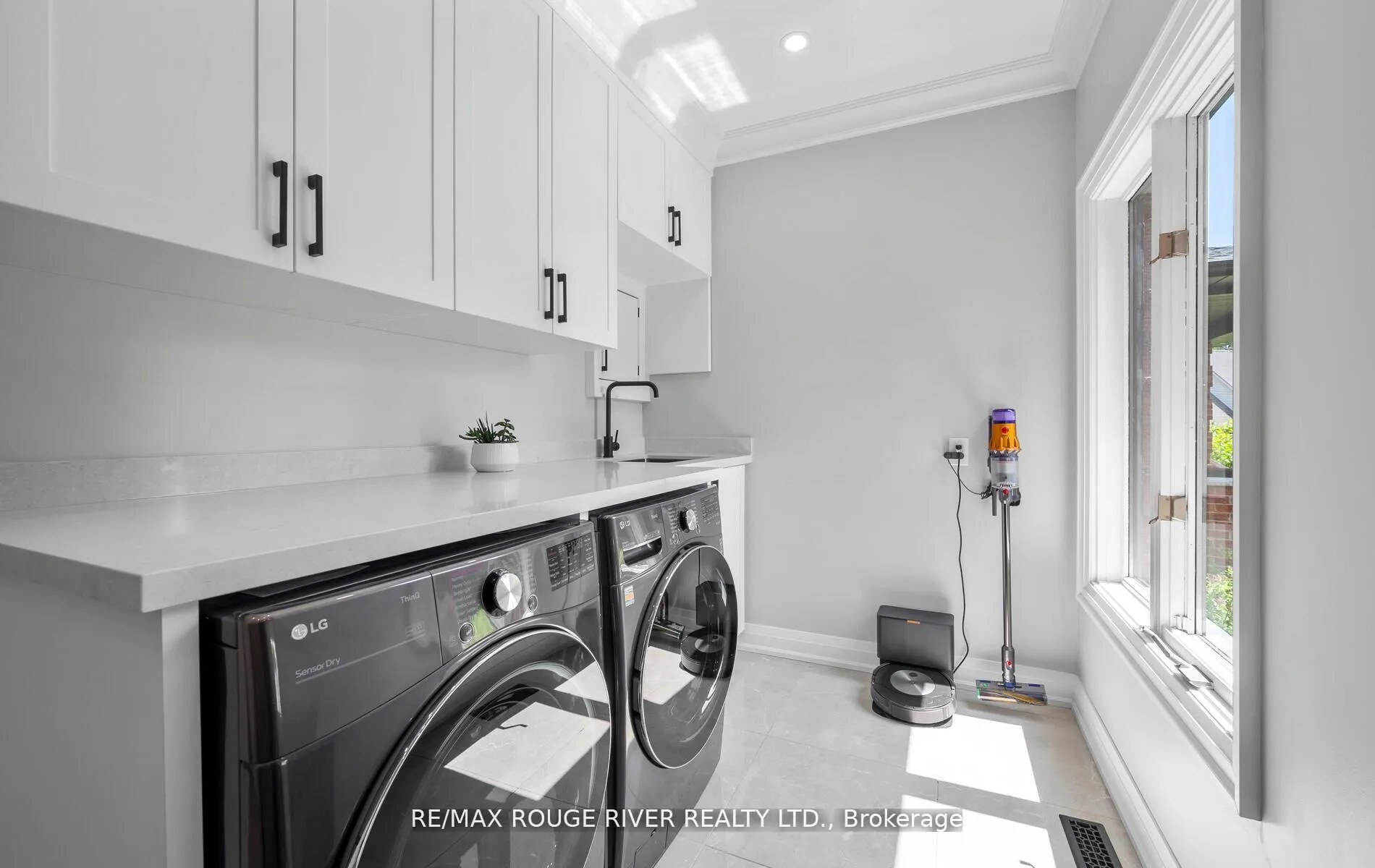 Photo 17 of 10 Kresia Lane, Clarington, Rural Clarington — HOMEH