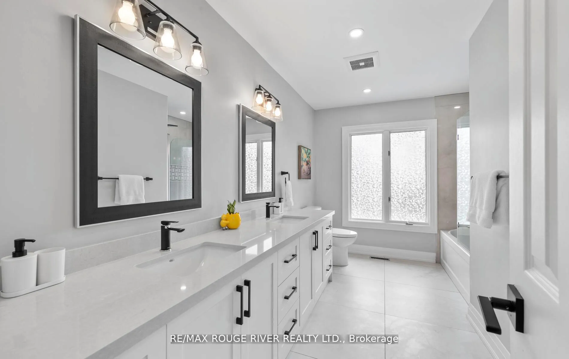 Photo 30 of 10 Kresia Lane, Clarington, Rural Clarington — HOMEH