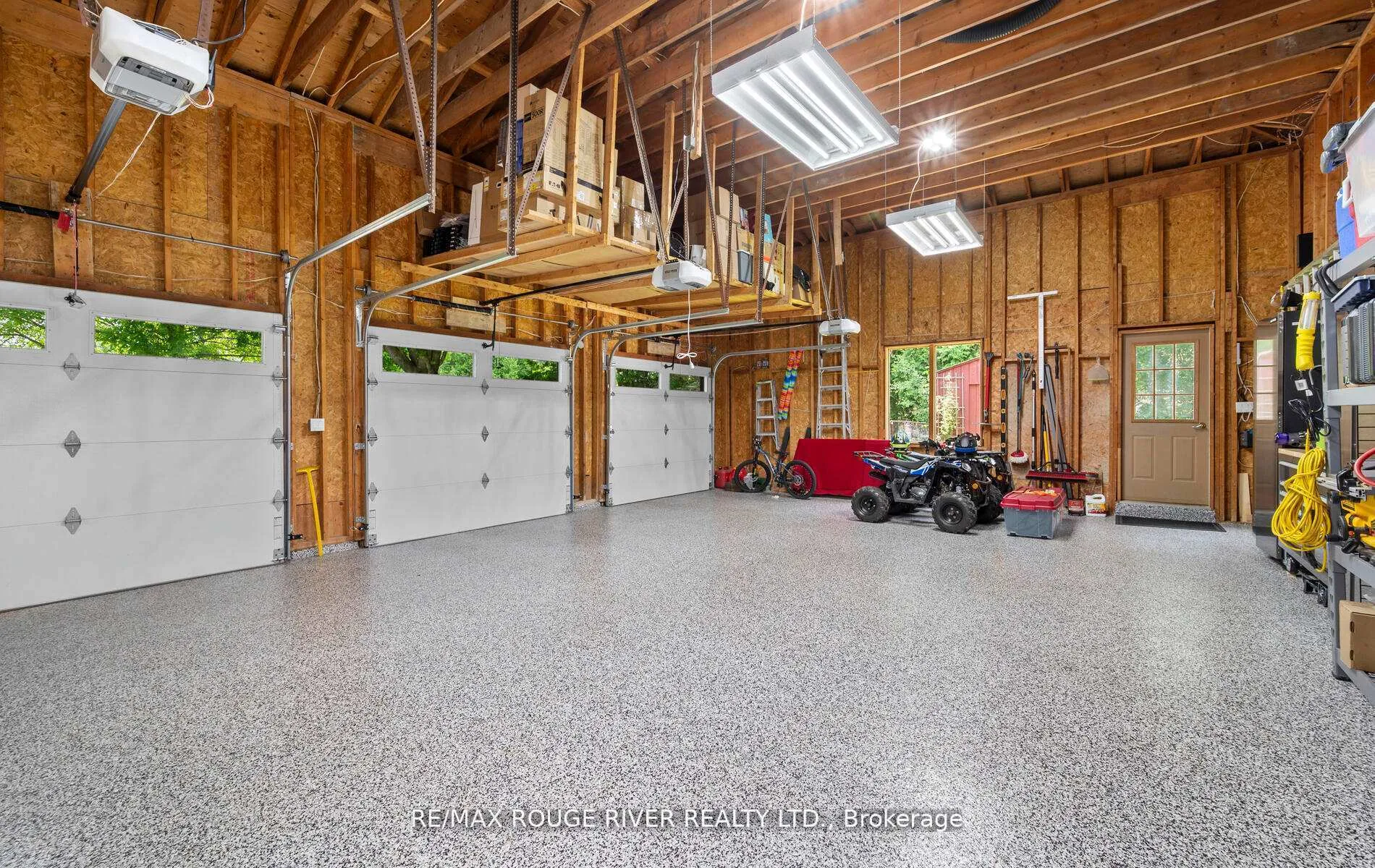 Photo 32 of 10 Kresia Lane, Clarington, Rural Clarington — HOMEH