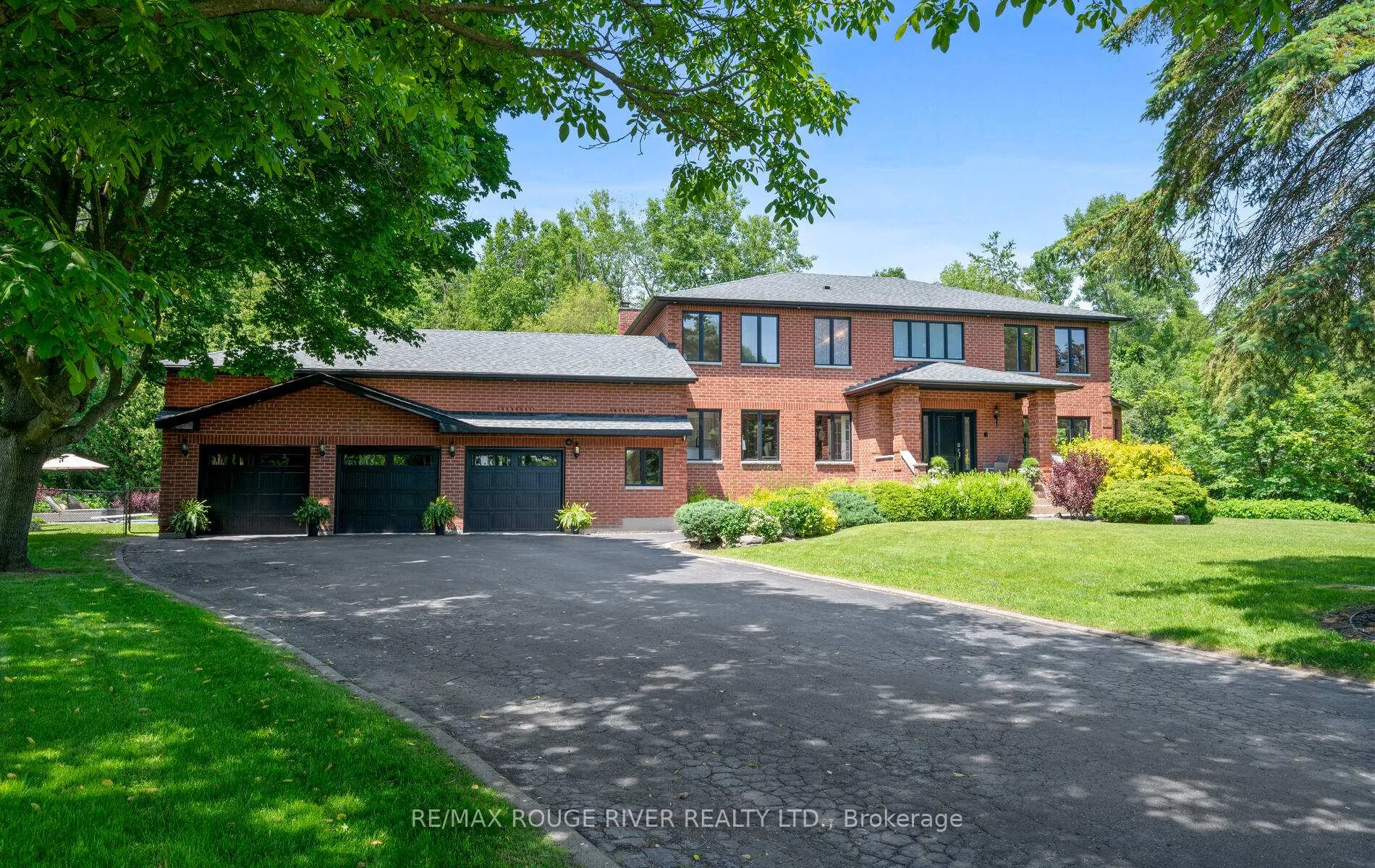Photo 45 of 10 Kresia Lane, Clarington, Rural Clarington — HOMEH