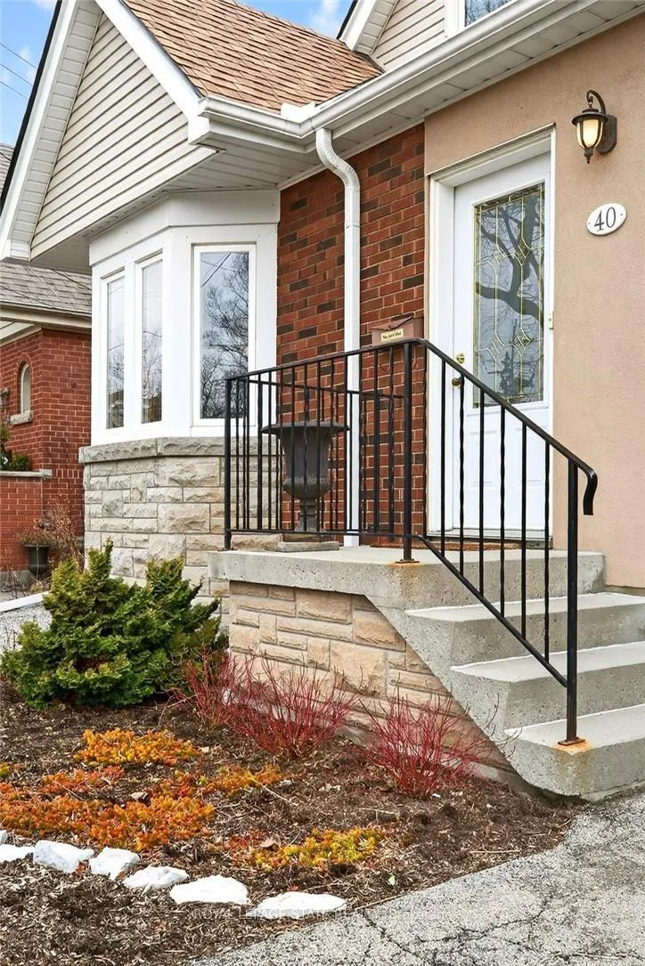 Photo 2 of 40 Roanoke Road, Hamilton, Westdale — HOMEH
