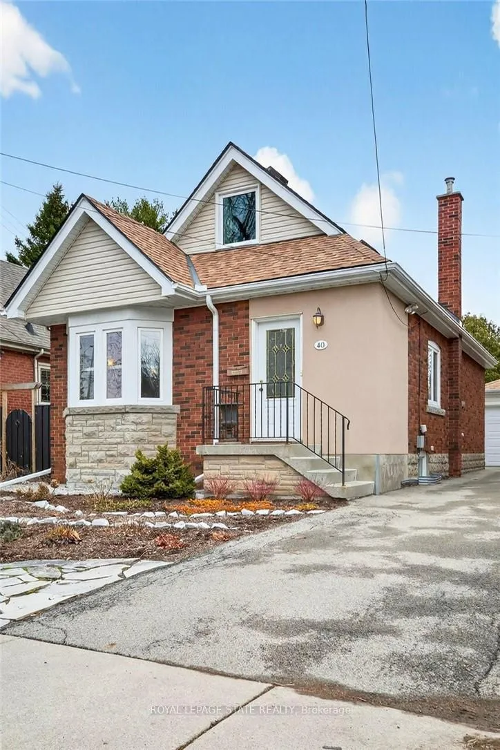 Photo 3 of 40 Roanoke Road, Hamilton, Westdale — HOMEH