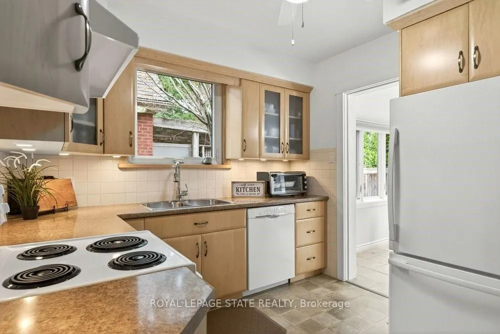 Photo 24 of 40 Roanoke Road, Hamilton, Westdale — HOMEH