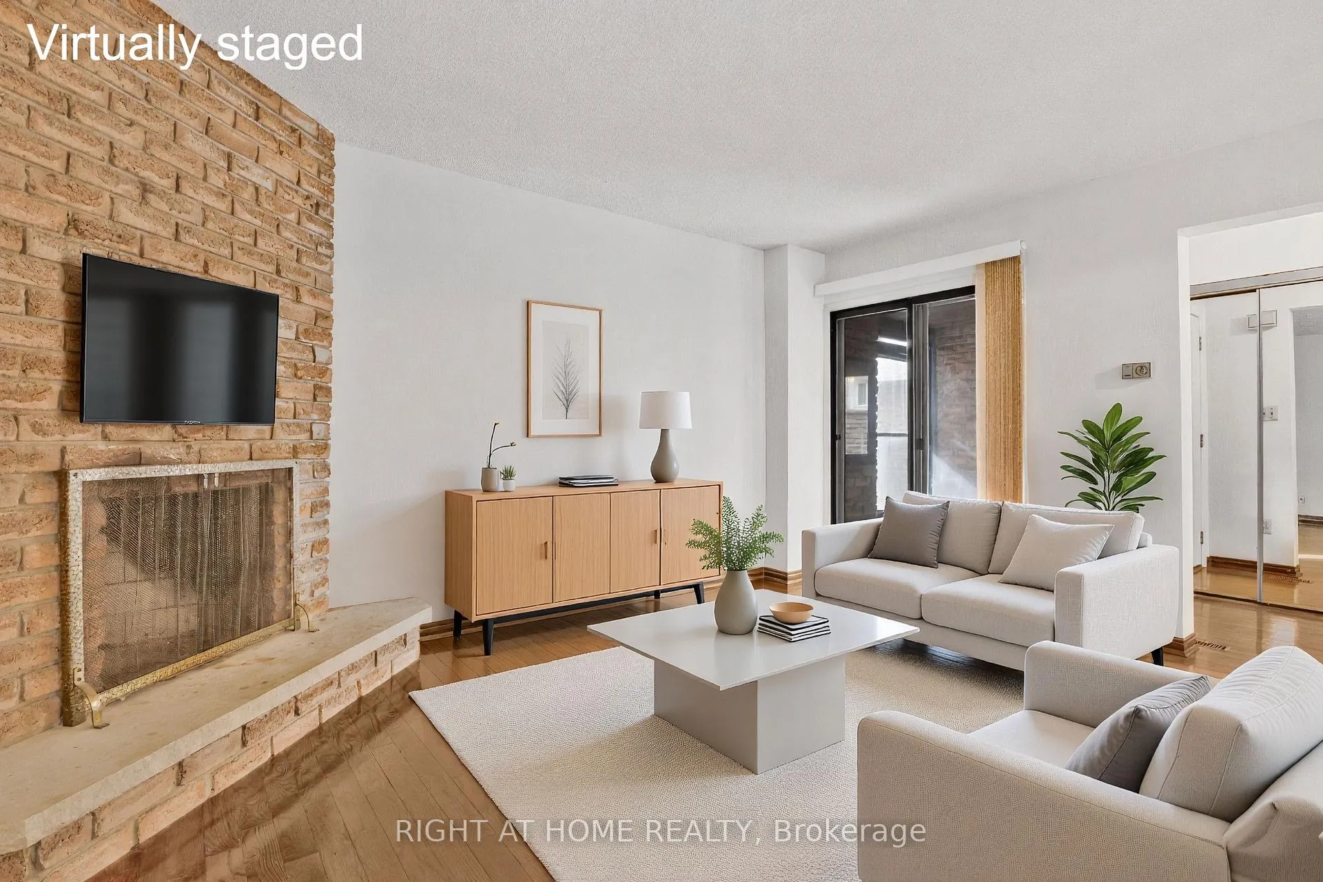 Photo 4 of 50 Fullerton Crescent, Markham, Milliken Mills West — HOMEH