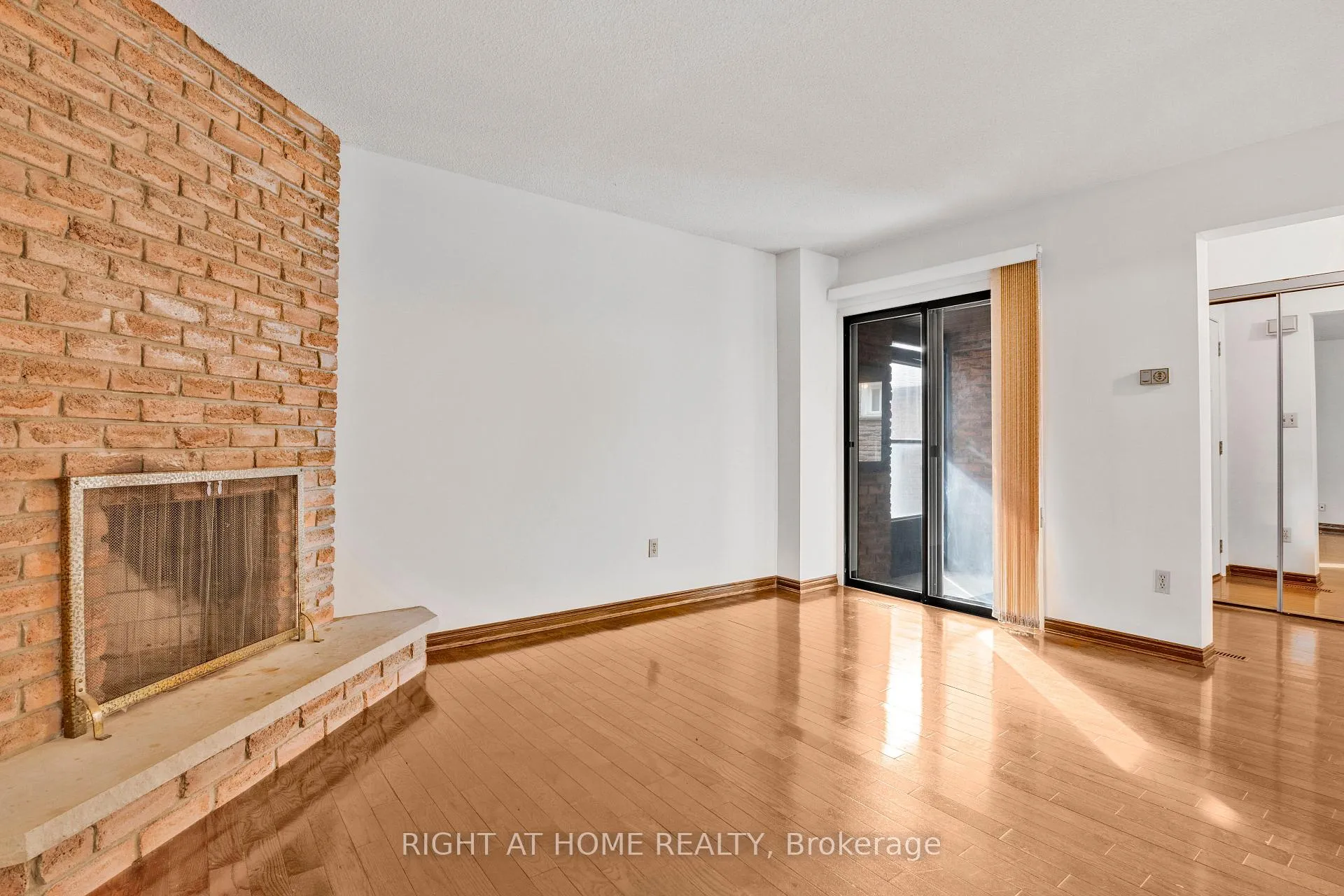 Photo 5 of 50 Fullerton Crescent, Markham, Milliken Mills West — HOMEH