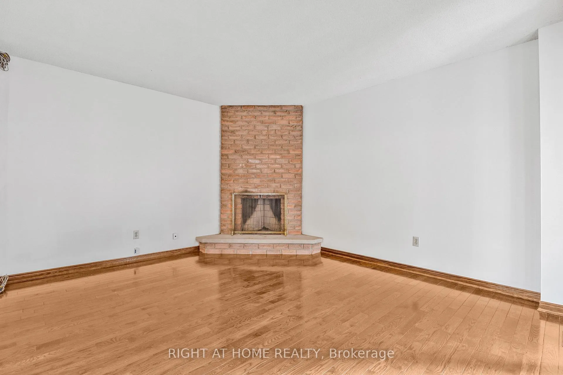Photo 7 of 50 Fullerton Crescent, Markham, Milliken Mills West — HOMEH