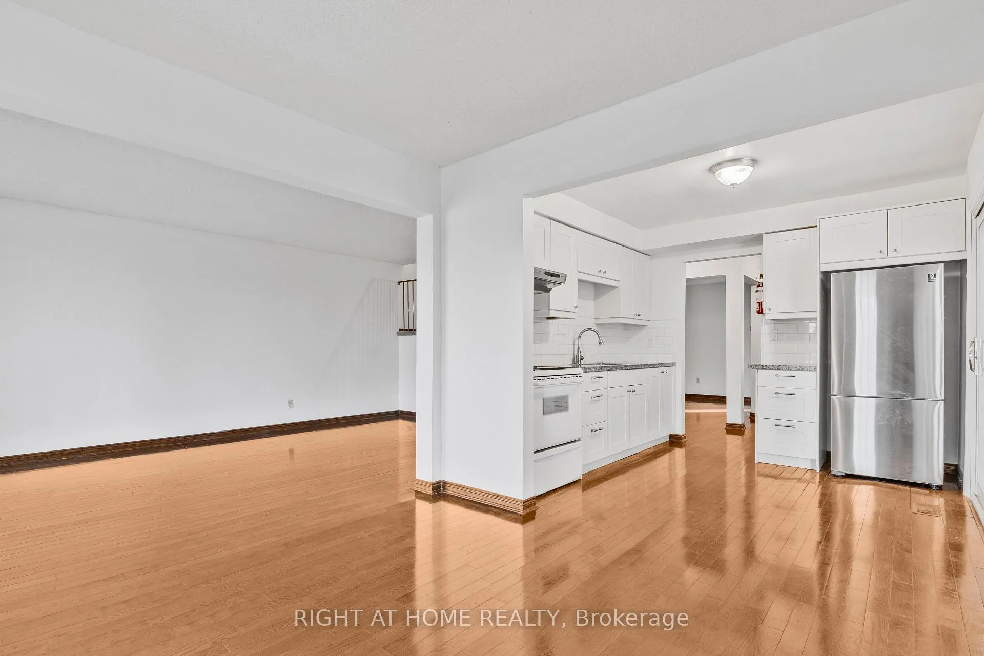 Photo 10 of 50 Fullerton Crescent, Markham, Milliken Mills West — HOMEH