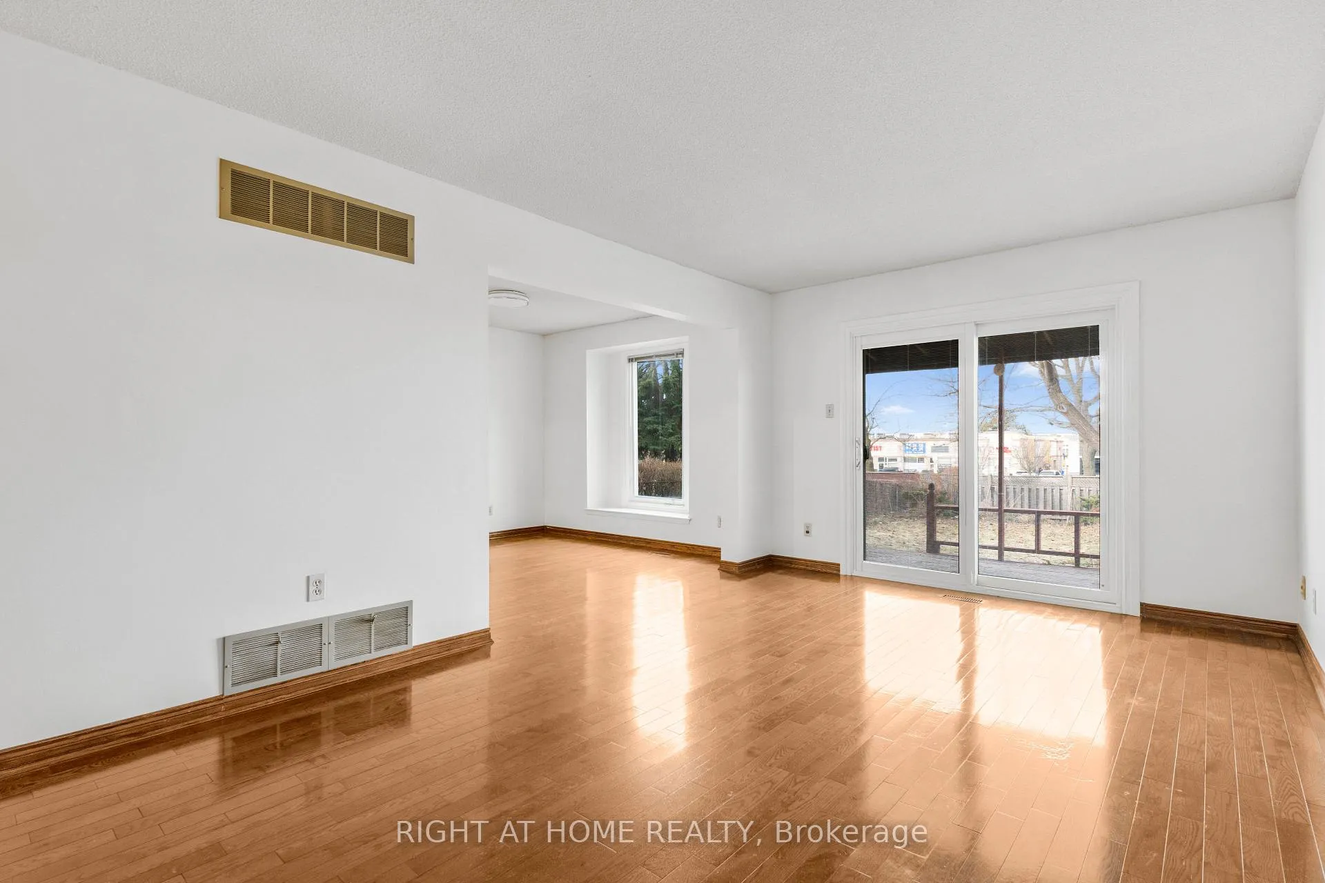 Photo 13 of 50 Fullerton Crescent, Markham, Milliken Mills West — HOMEH