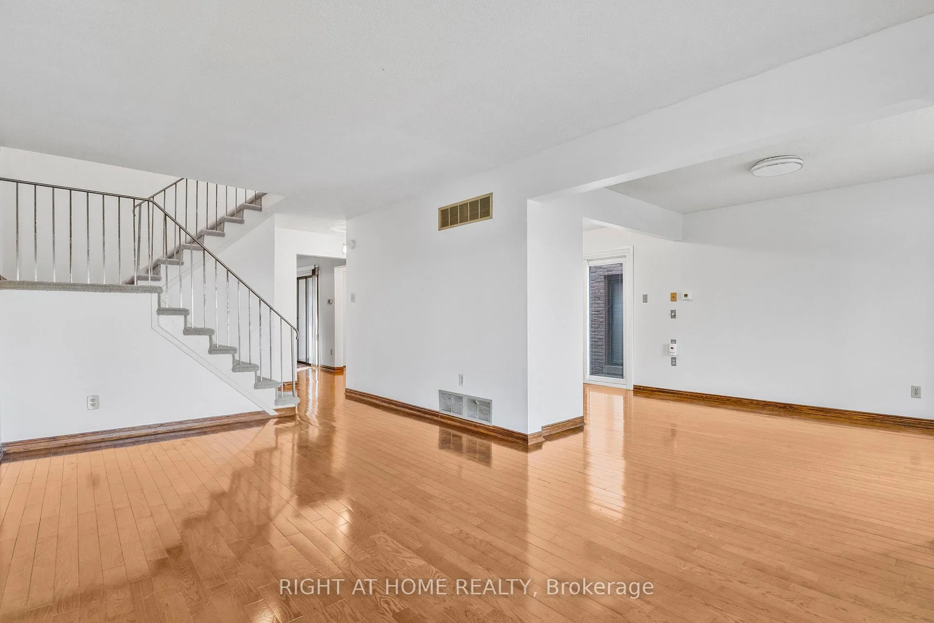 Photo 14 of 50 Fullerton Crescent, Markham, Milliken Mills West — HOMEH