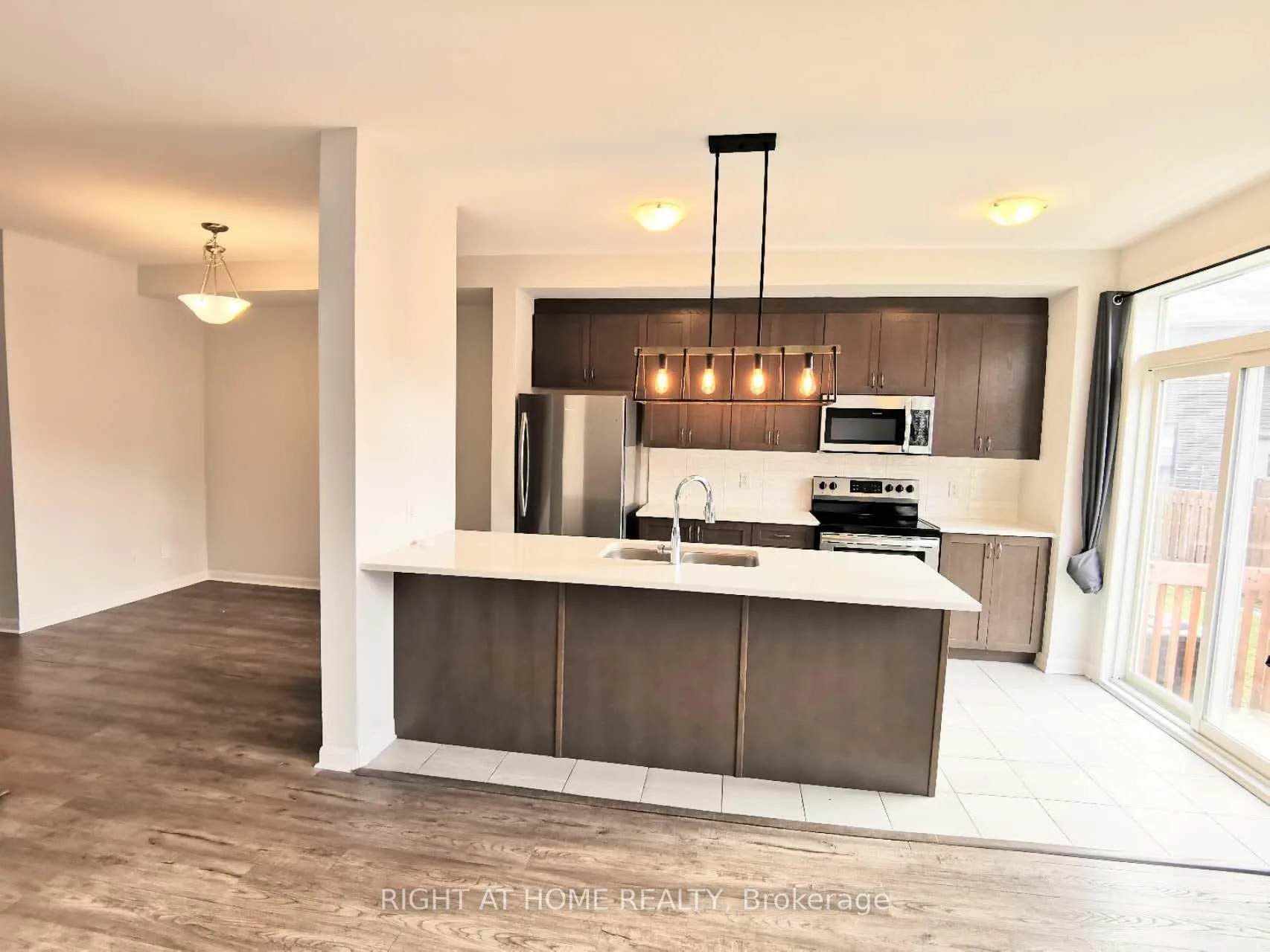 Photo 8 of 90 Natare Place E, Ottawa, Kanata - Kanata Lakes/Heritage Hills — HOMEH