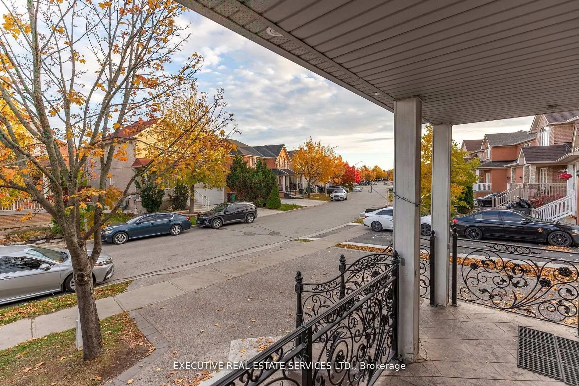 Photo 5 of 16 Sandway Drive, Brampton, Fletcher's Meadow — HOMEH