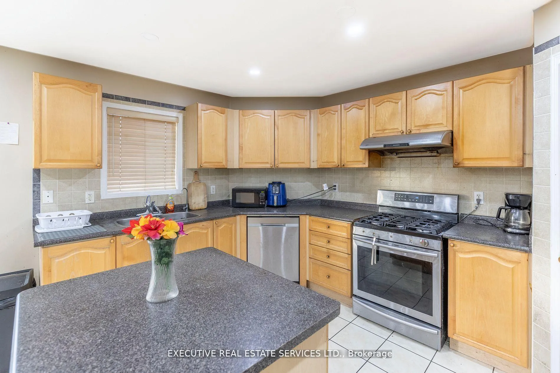 Photo 29 of 16 Sandway Drive, Brampton, Fletcher's Meadow — HOMEH