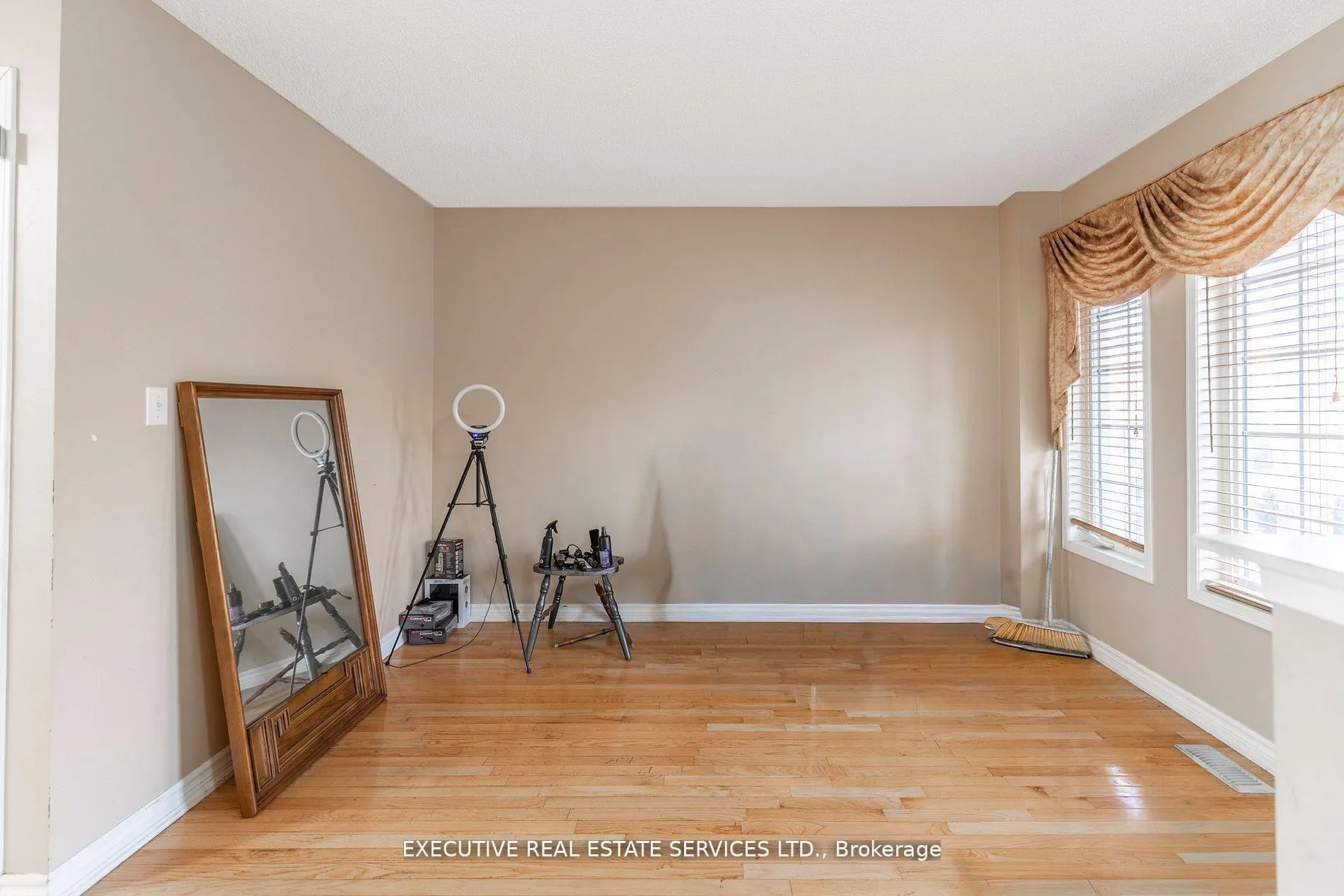 Photo 31 of 16 Sandway Drive, Brampton, Fletcher's Meadow — HOMEH