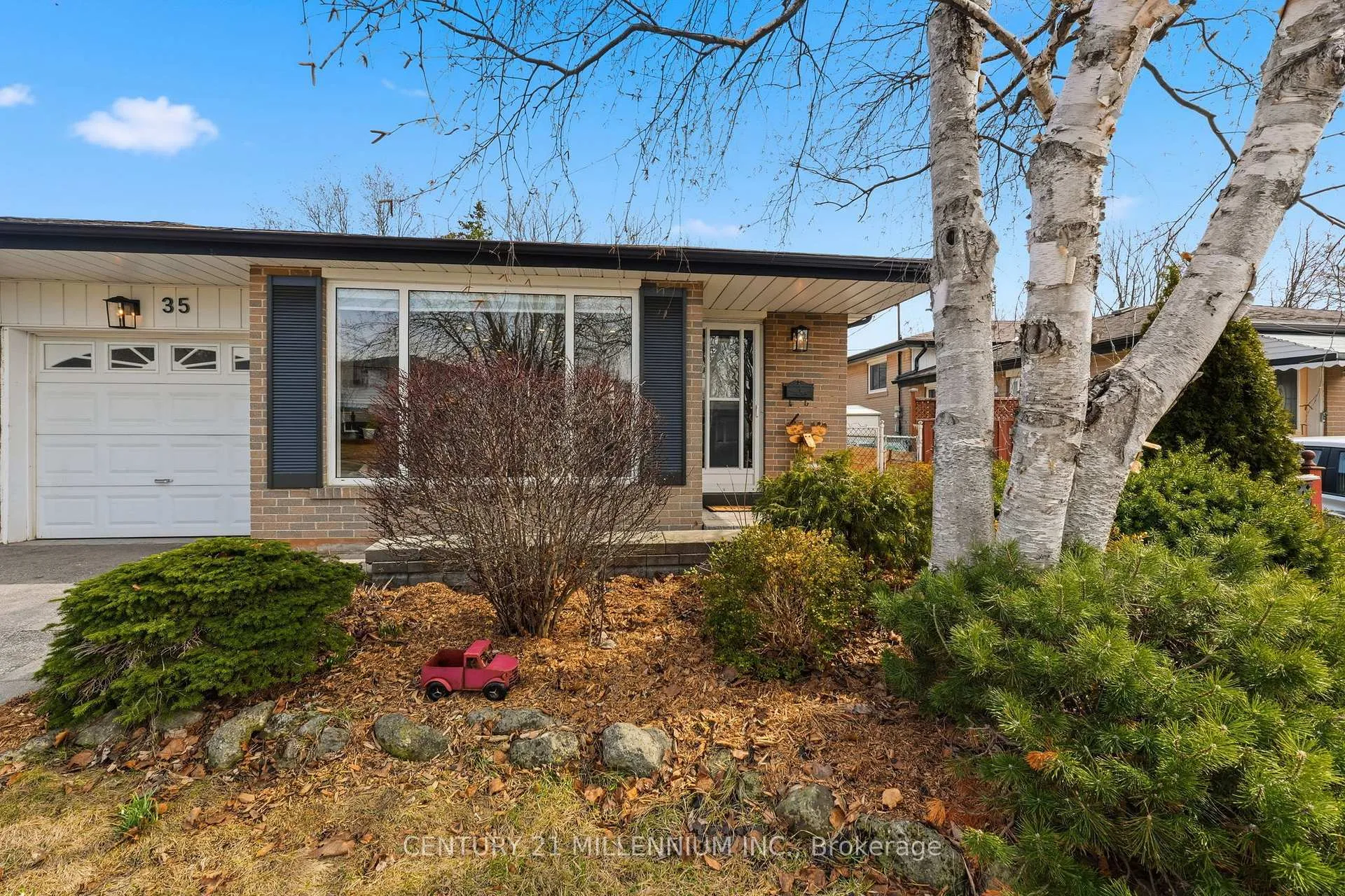 Photo 3 of 35 Doncaster Drive, Brampton, Southgate — HOMEH