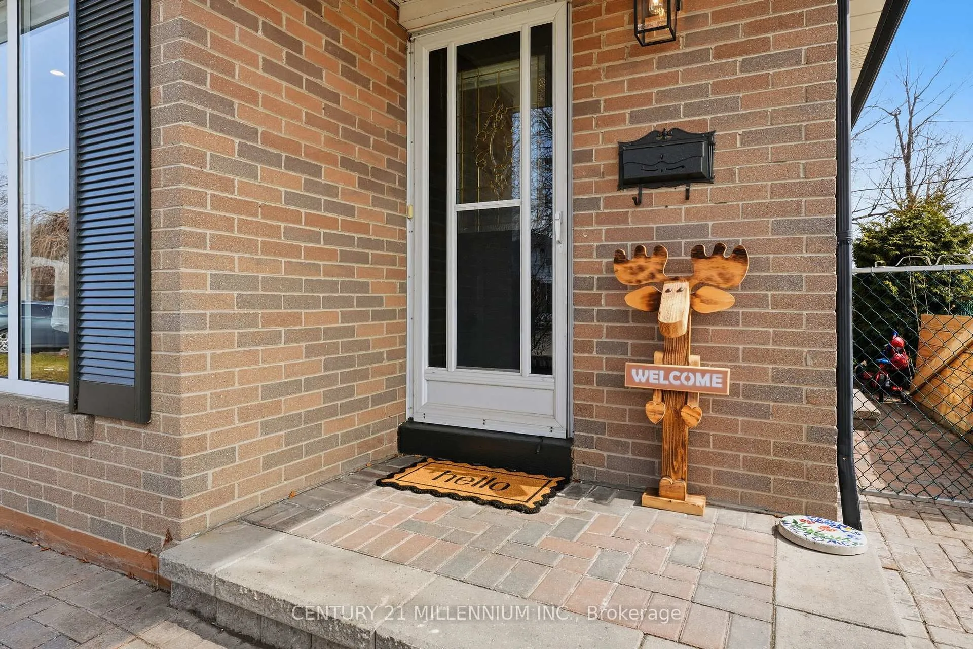 Photo 4 of 35 Doncaster Drive, Brampton, Southgate — HOMEH
