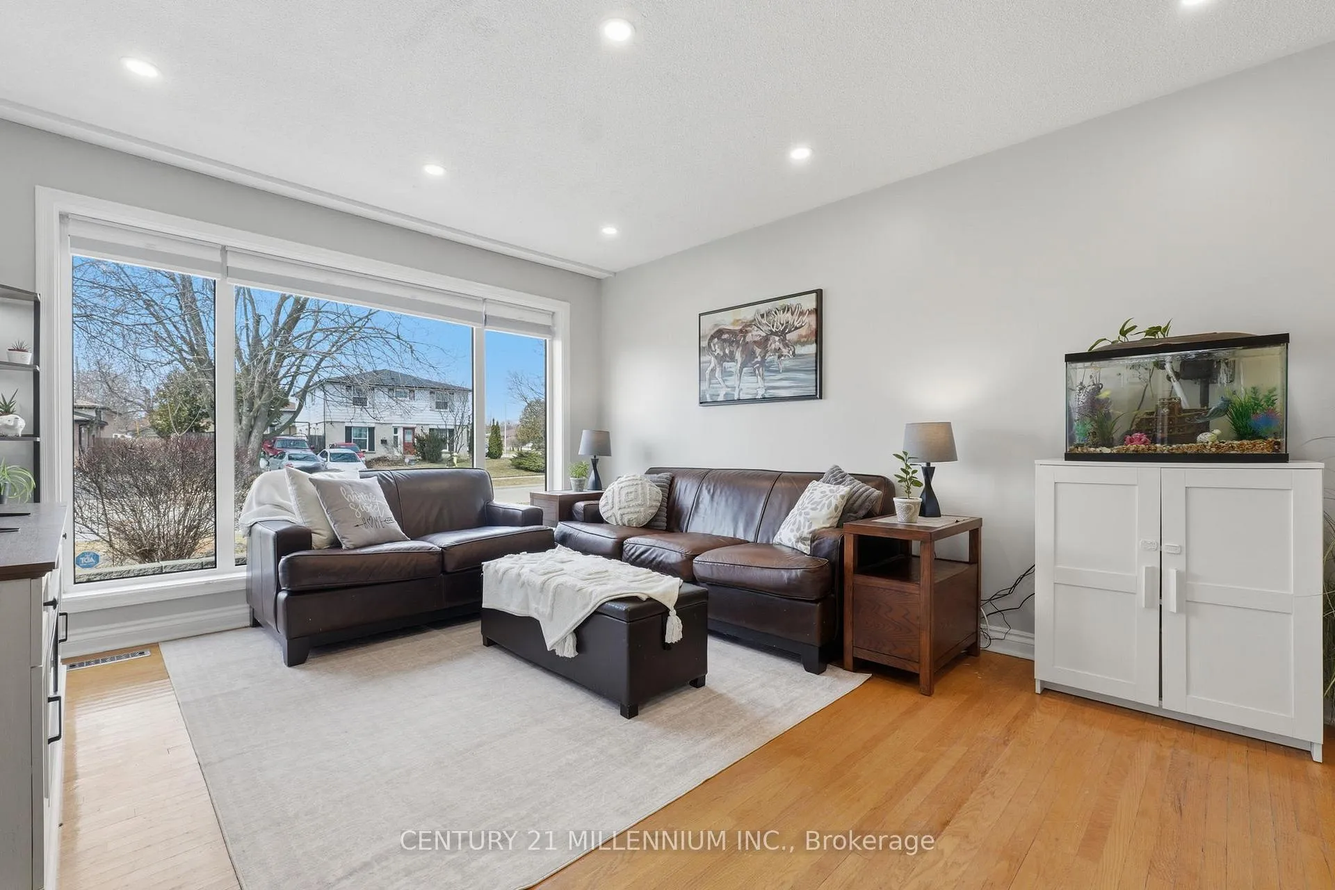 Photo 5 of 35 Doncaster Drive, Brampton, Southgate — HOMEH
