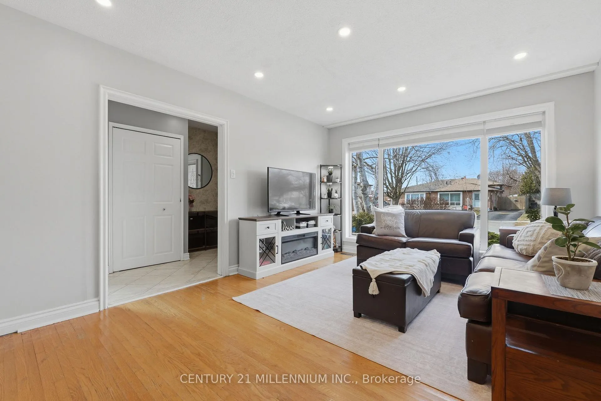 Photo 6 of 35 Doncaster Drive, Brampton, Southgate — HOMEH