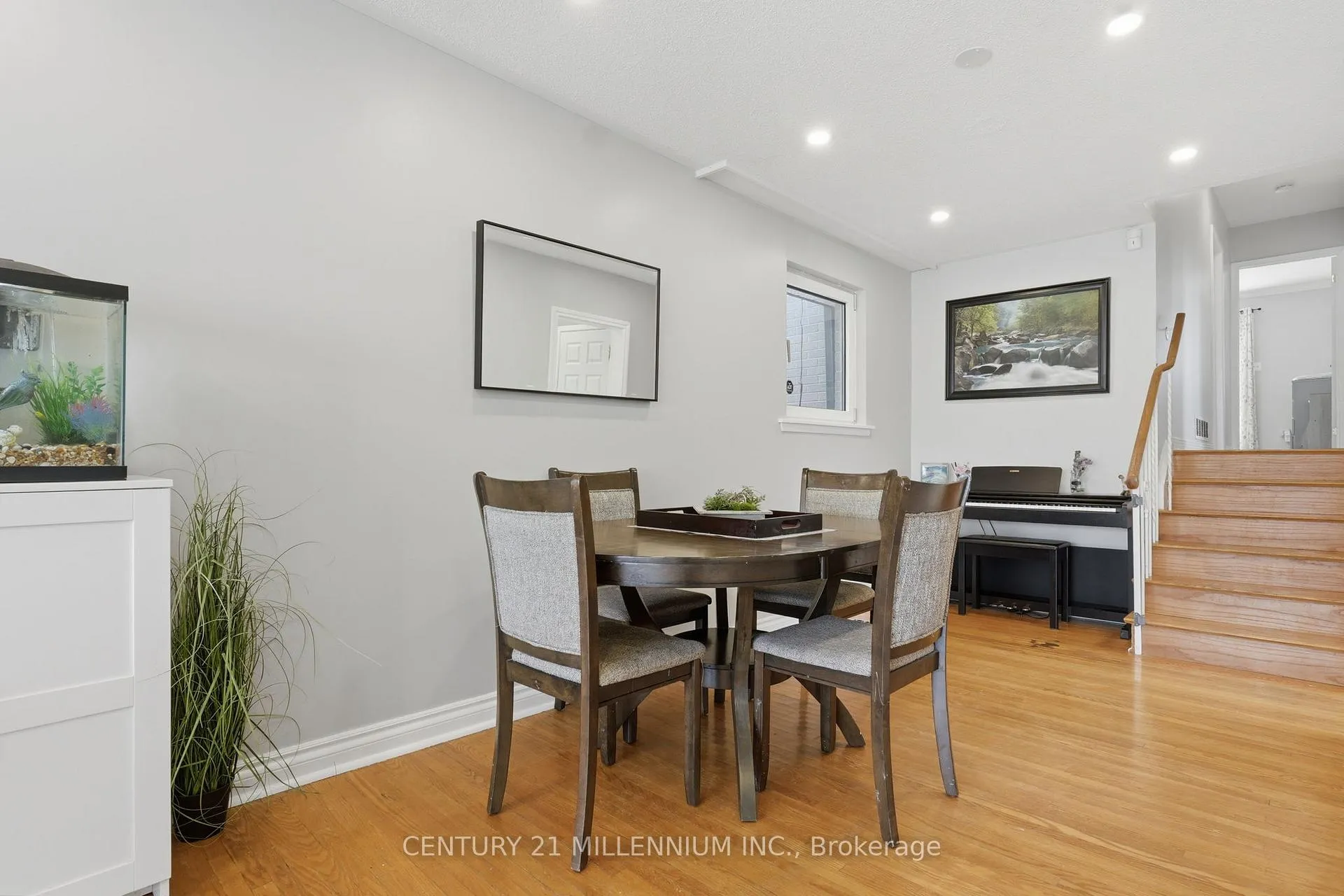 Photo 9 of 35 Doncaster Drive, Brampton, Southgate — HOMEH