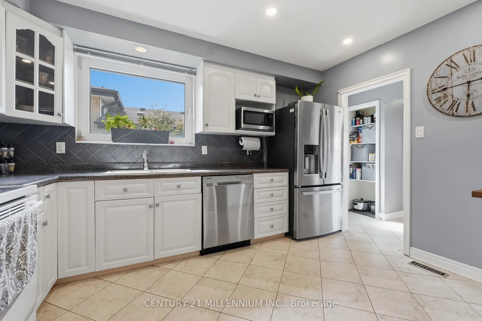Photo 10 of 35 Doncaster Drive, Brampton, Southgate — HOMEH