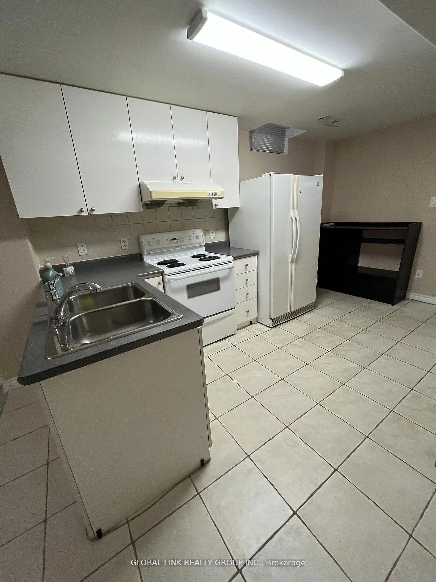 Photo 5 of Unit basement, 166 Valentina Drive, Markham, Village Green-South Unionville — HOMEH