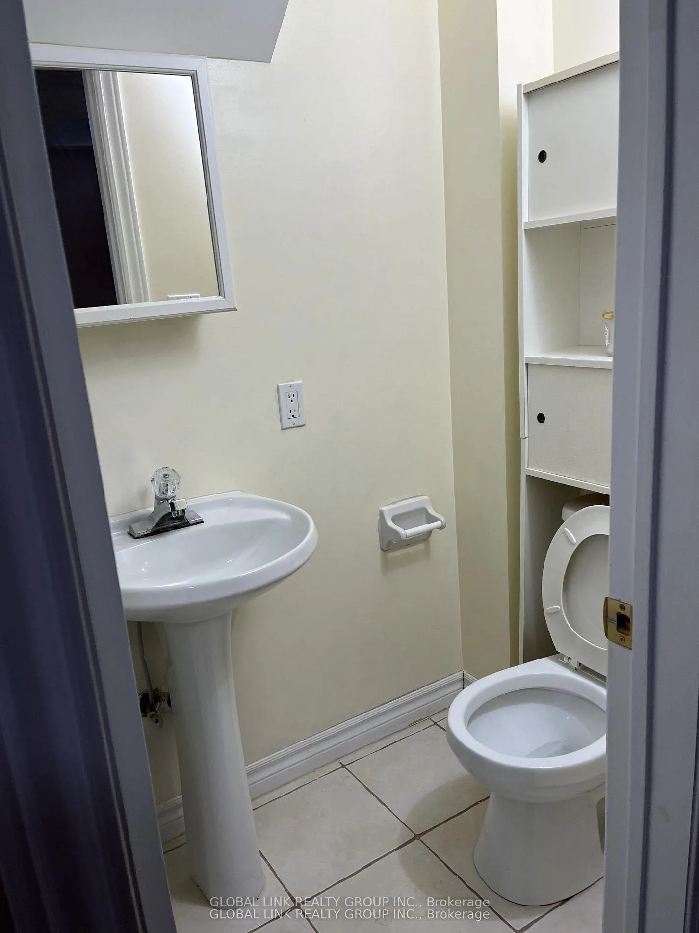 Photo 13 of Unit basement, 166 Valentina Drive, Markham, Village Green-South Unionville — HOMEH