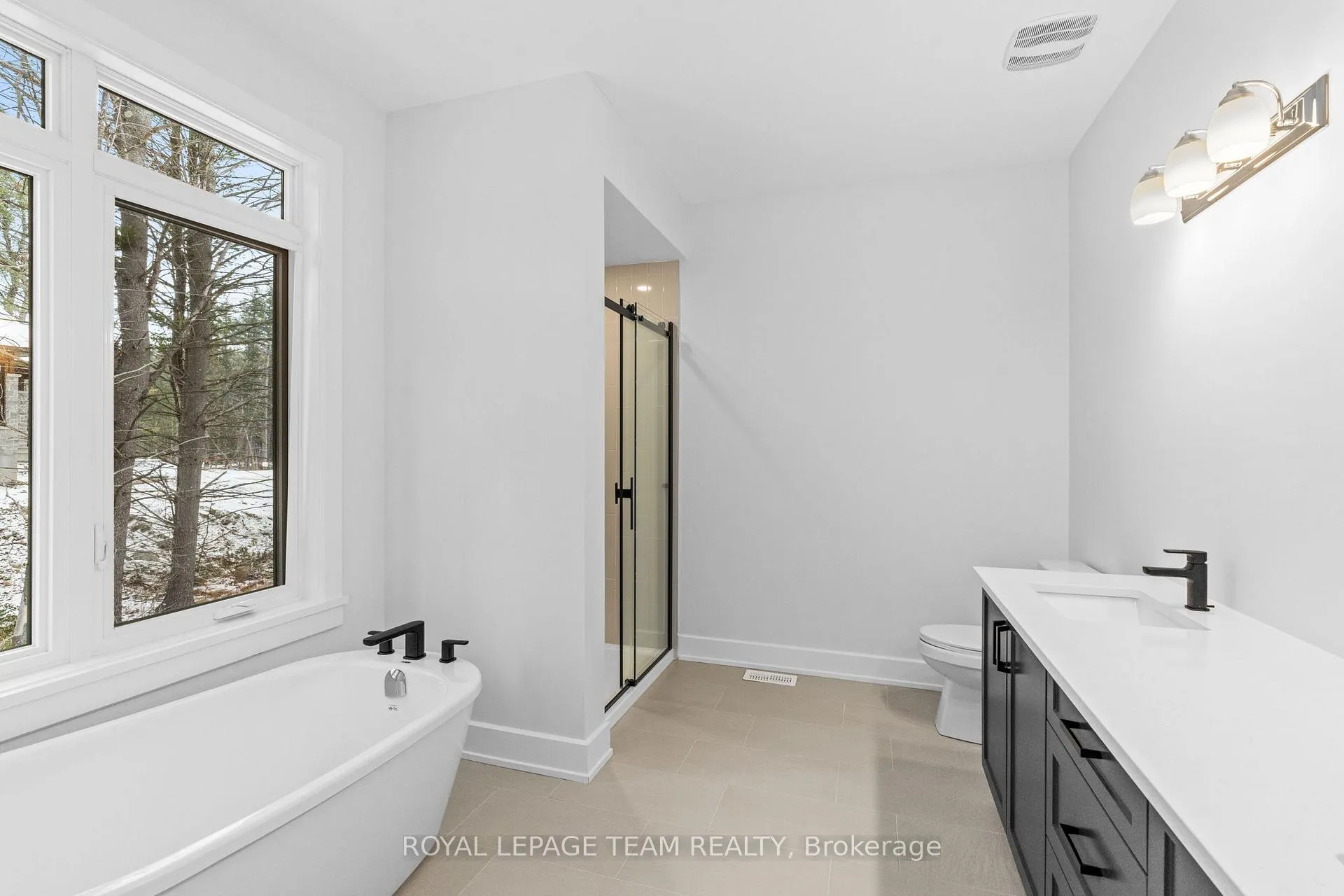 Photo 23 of 79 Hogan Drive, McNab/Braeside, Mcnab/Braeside Twps — HOMEH