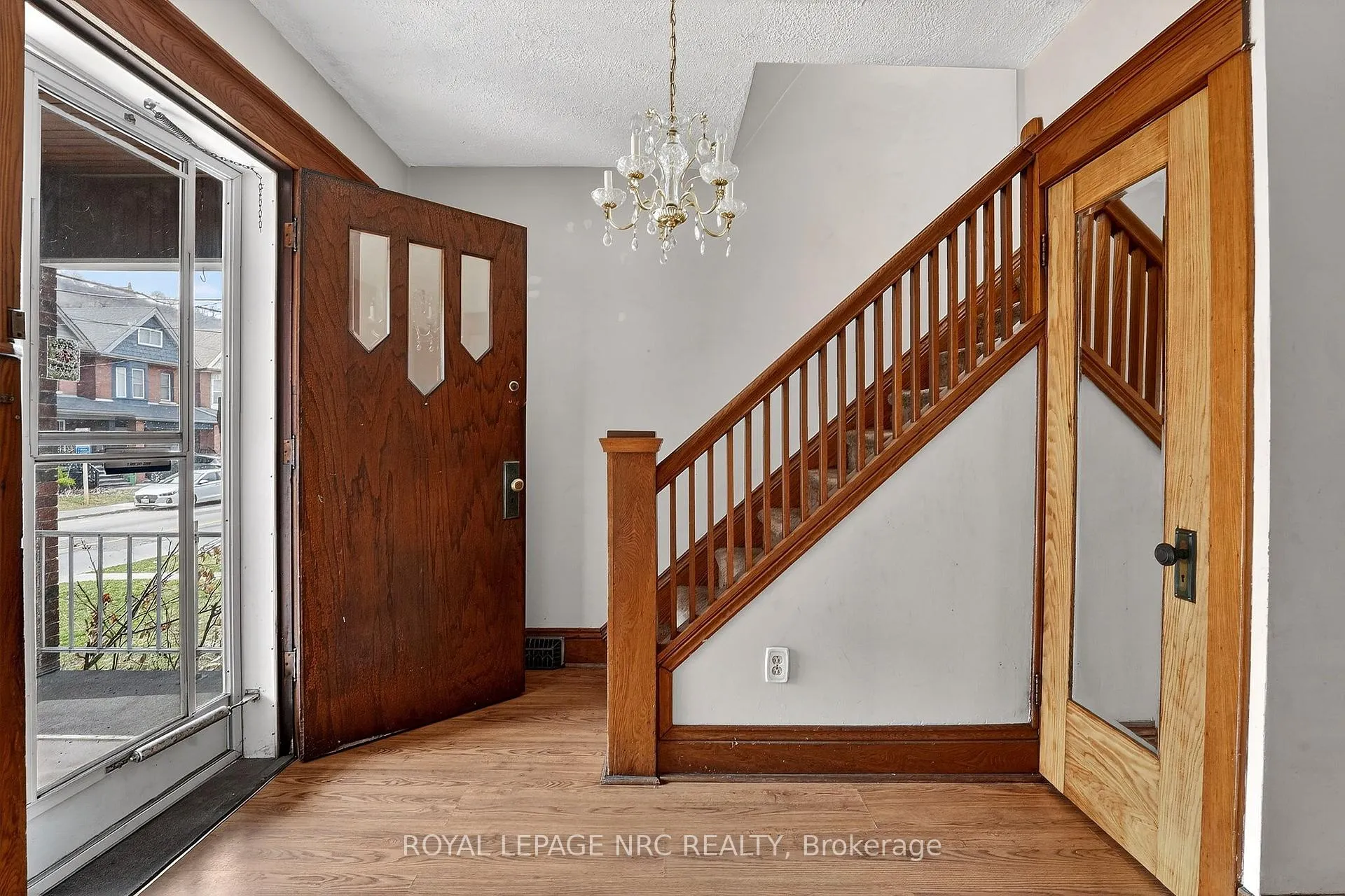 Photo 3 of 227 Cumberland Avenue, Hamilton, St. Clair — HOMEH