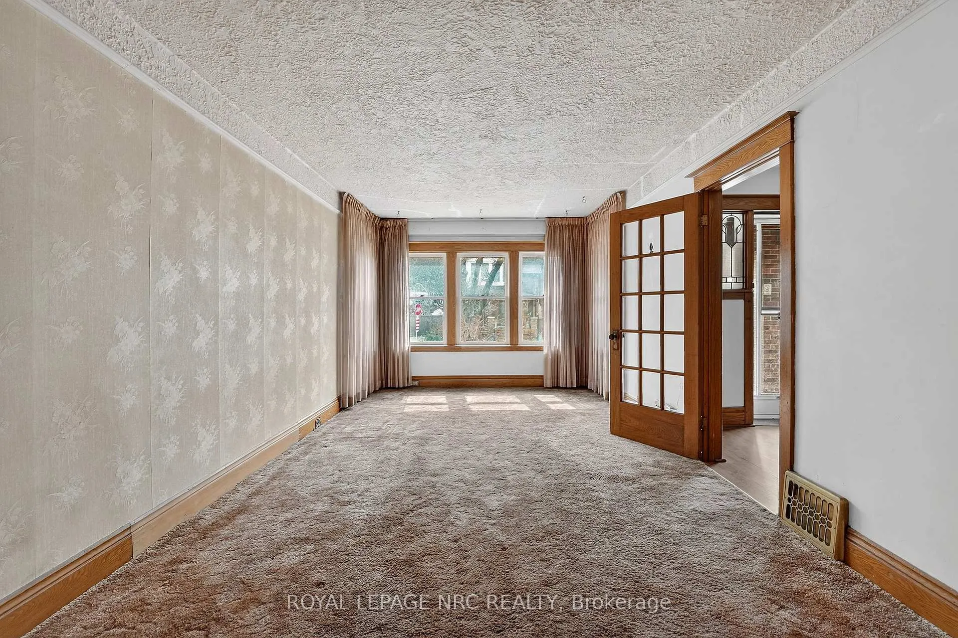Photo 4 of 227 Cumberland Avenue, Hamilton, St. Clair — HOMEH