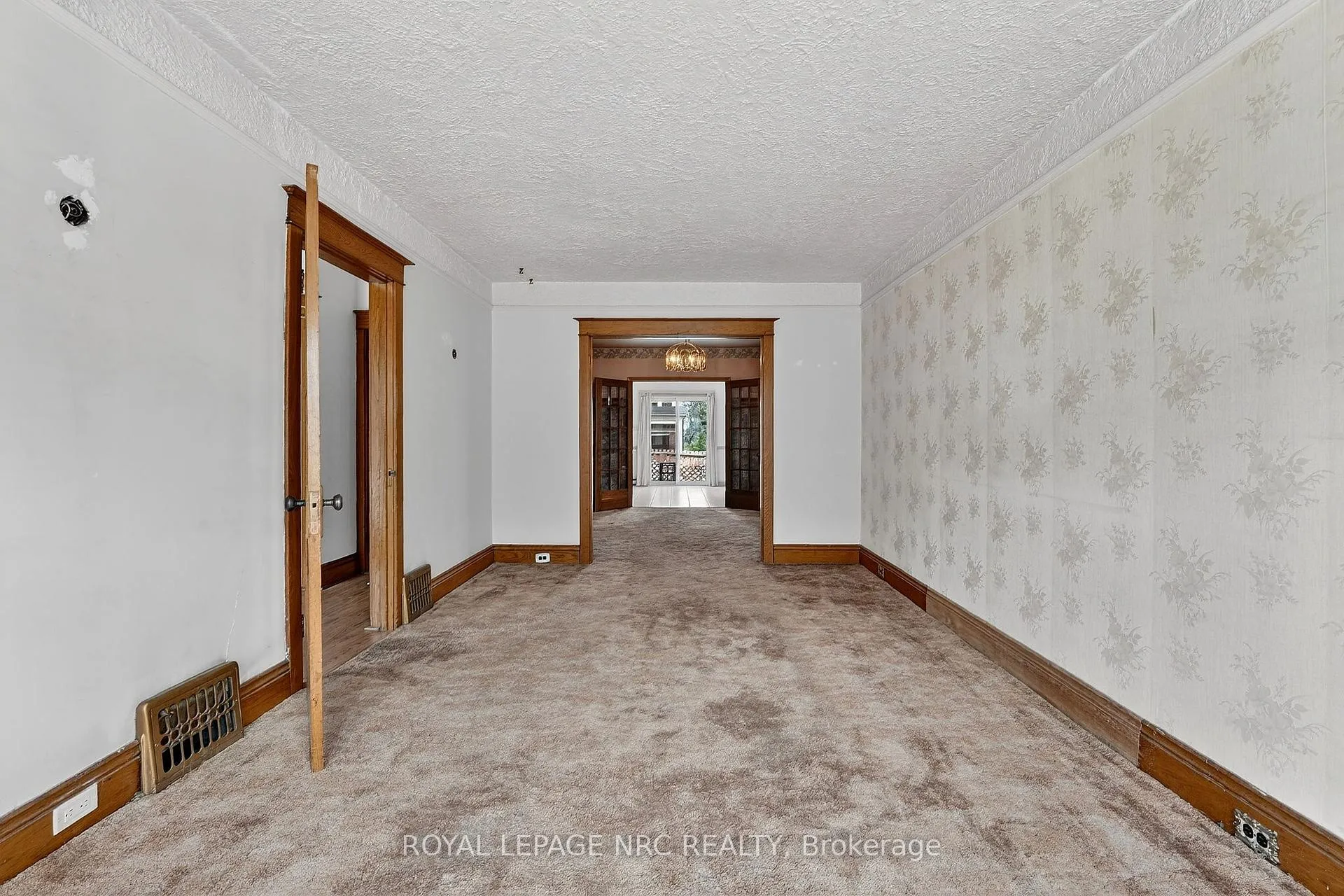 Photo 5 of 227 Cumberland Avenue, Hamilton, St. Clair — HOMEH