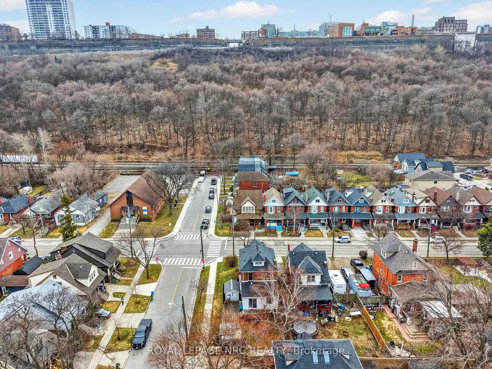 Photo 41 of 227 Cumberland Avenue, Hamilton, St. Clair — HOMEH