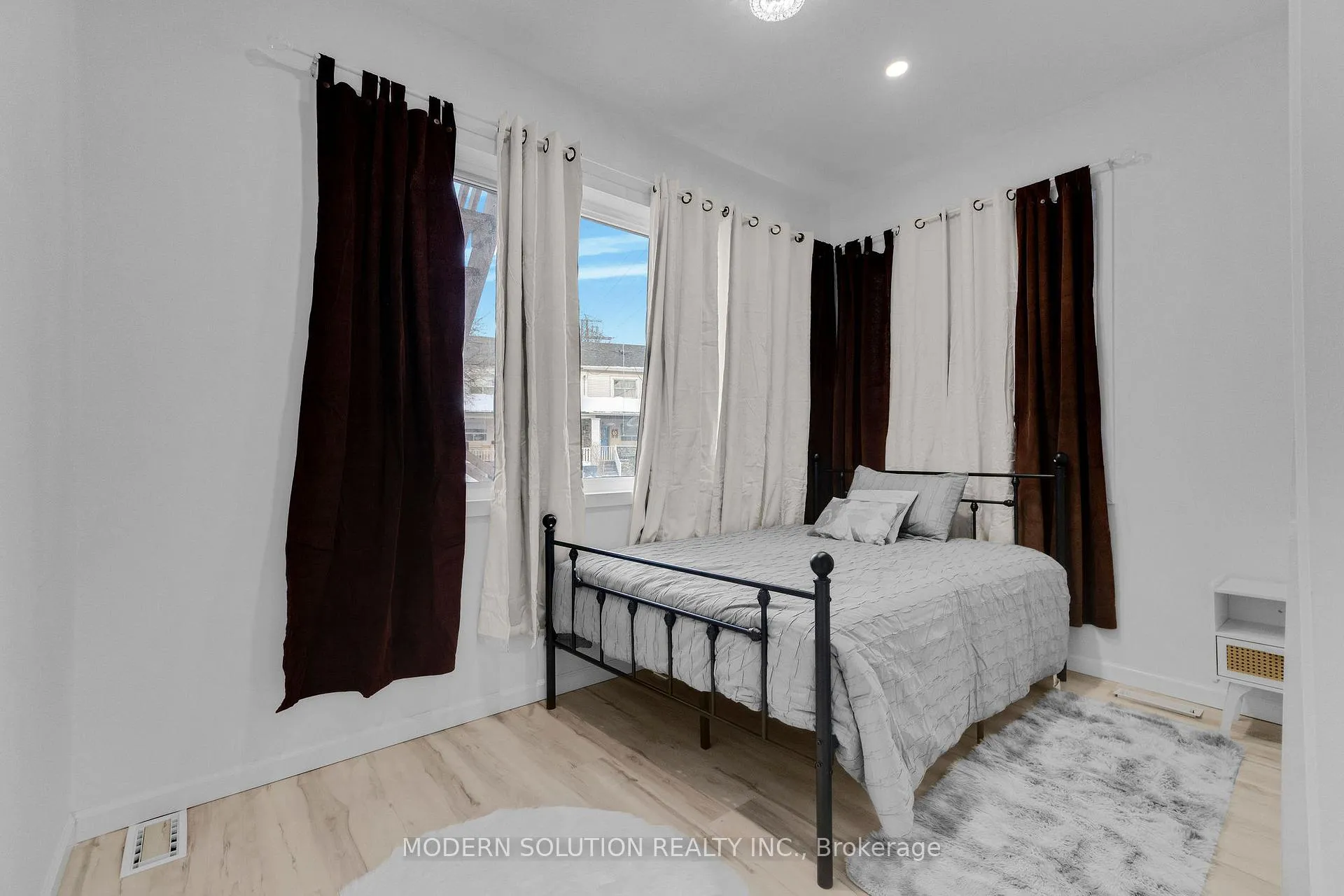 Photo 10 of Unit Upper, 66 Silverthorn Avenue, Toronto, Weston-Pellam Park — HOMEH