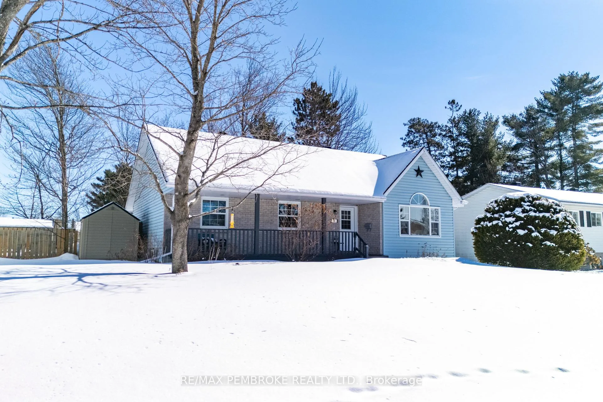 Photo 2 of 98 Spruce Street, Petawawa — HOMEH