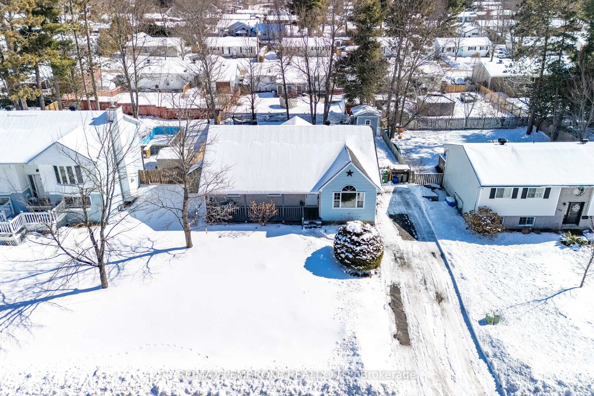 Photo 4 of 98 Spruce Street, Petawawa — HOMEH