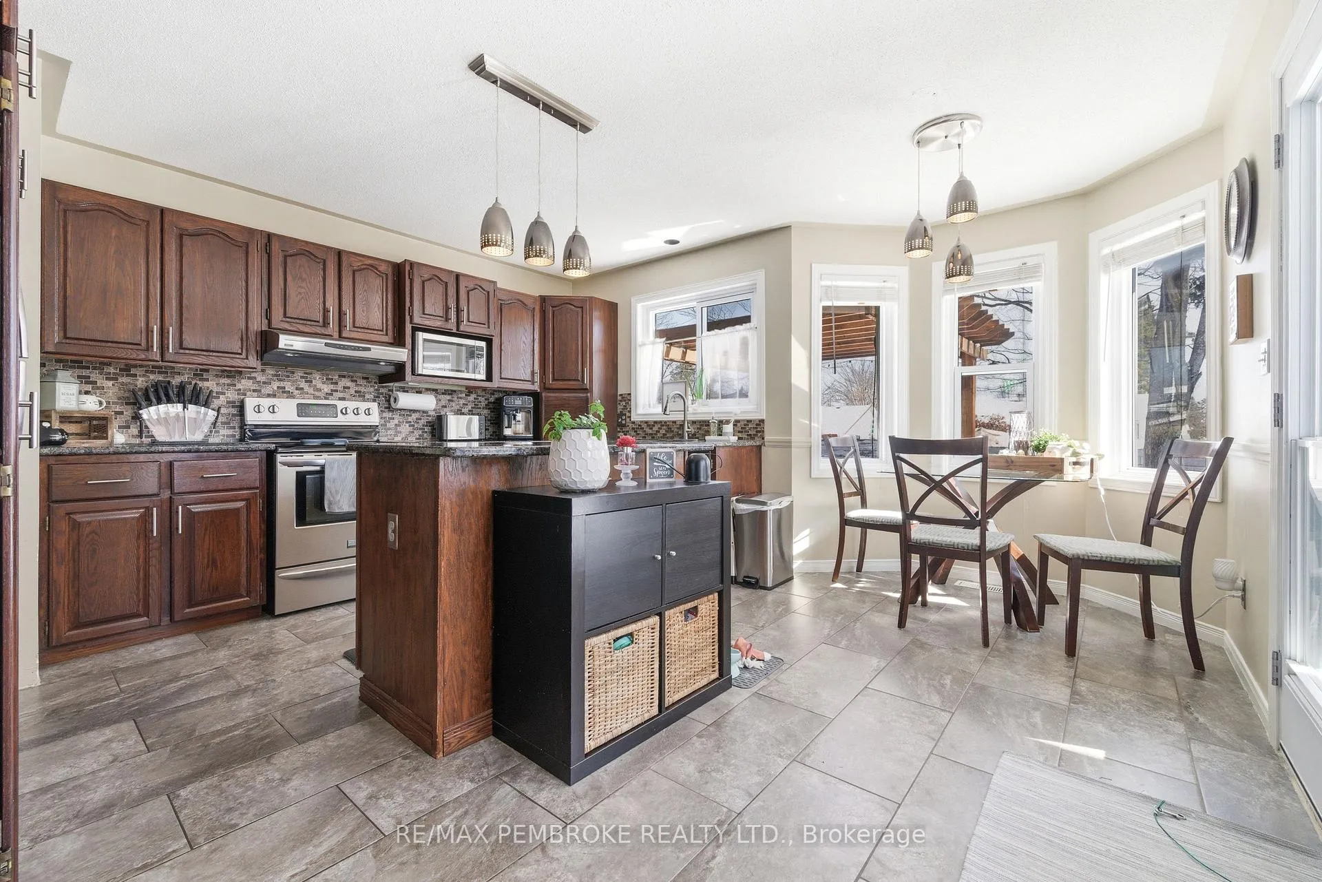 Photo 22 of 98 Spruce Street, Petawawa — HOMEH