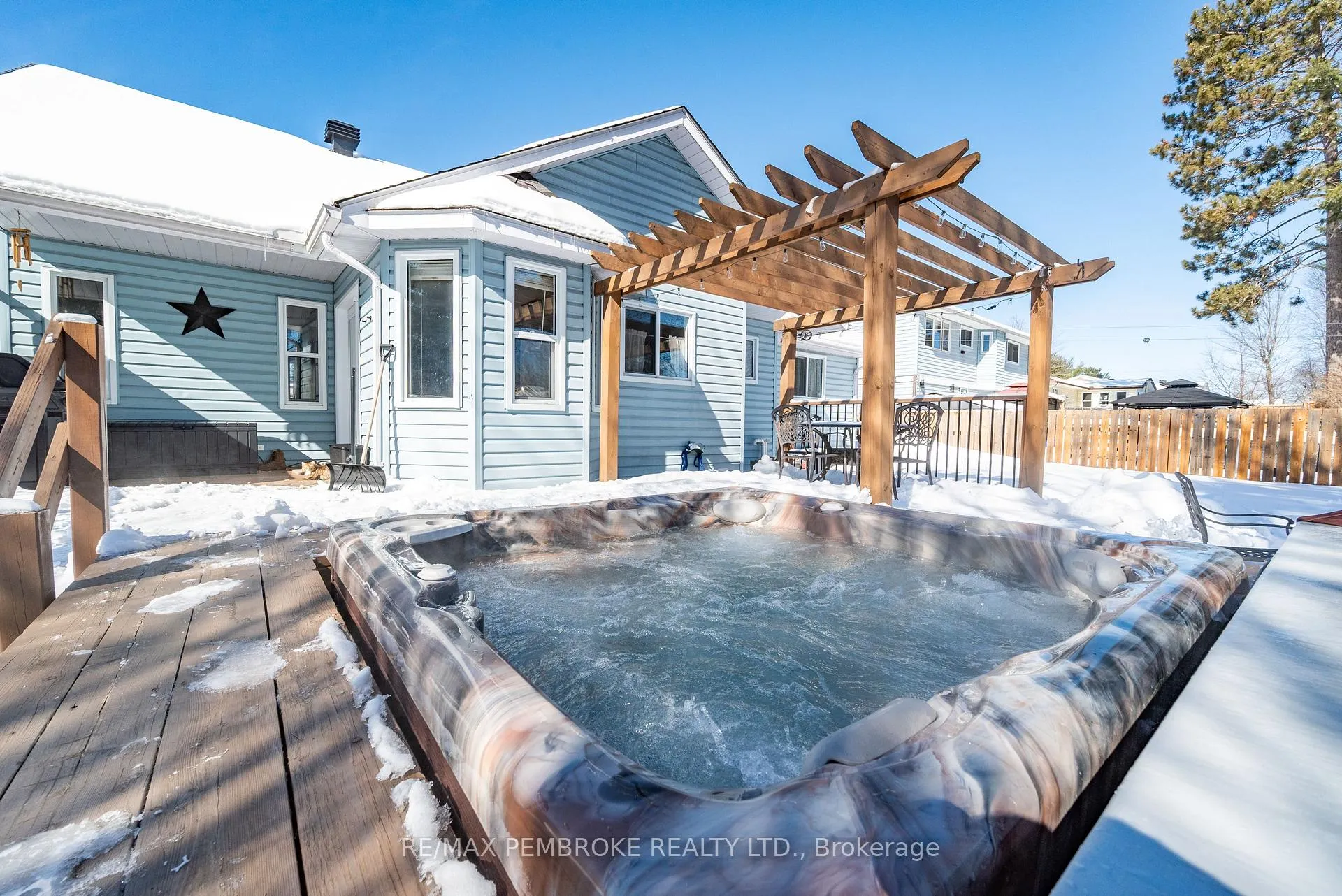 Photo 40 of 98 Spruce Street, Petawawa — HOMEH