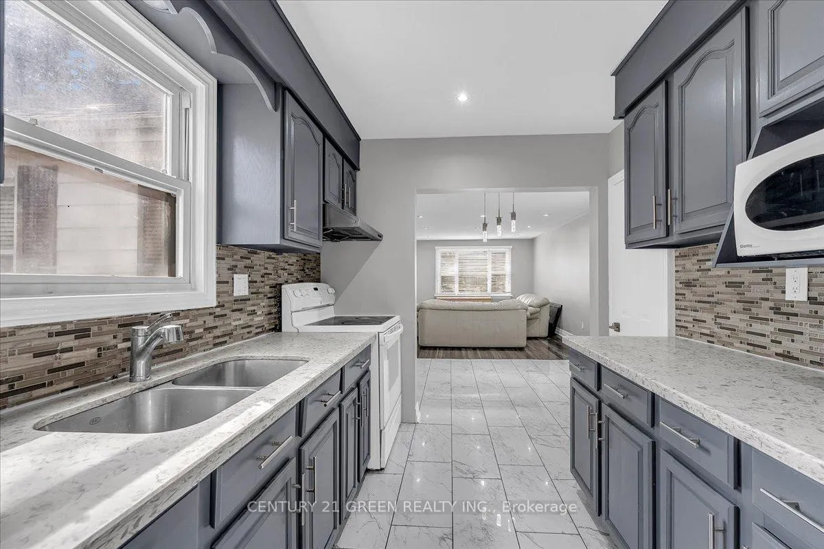 Photo 13 of 32 Beech Street, Brampton, Queen Street Corridor — HOMEH