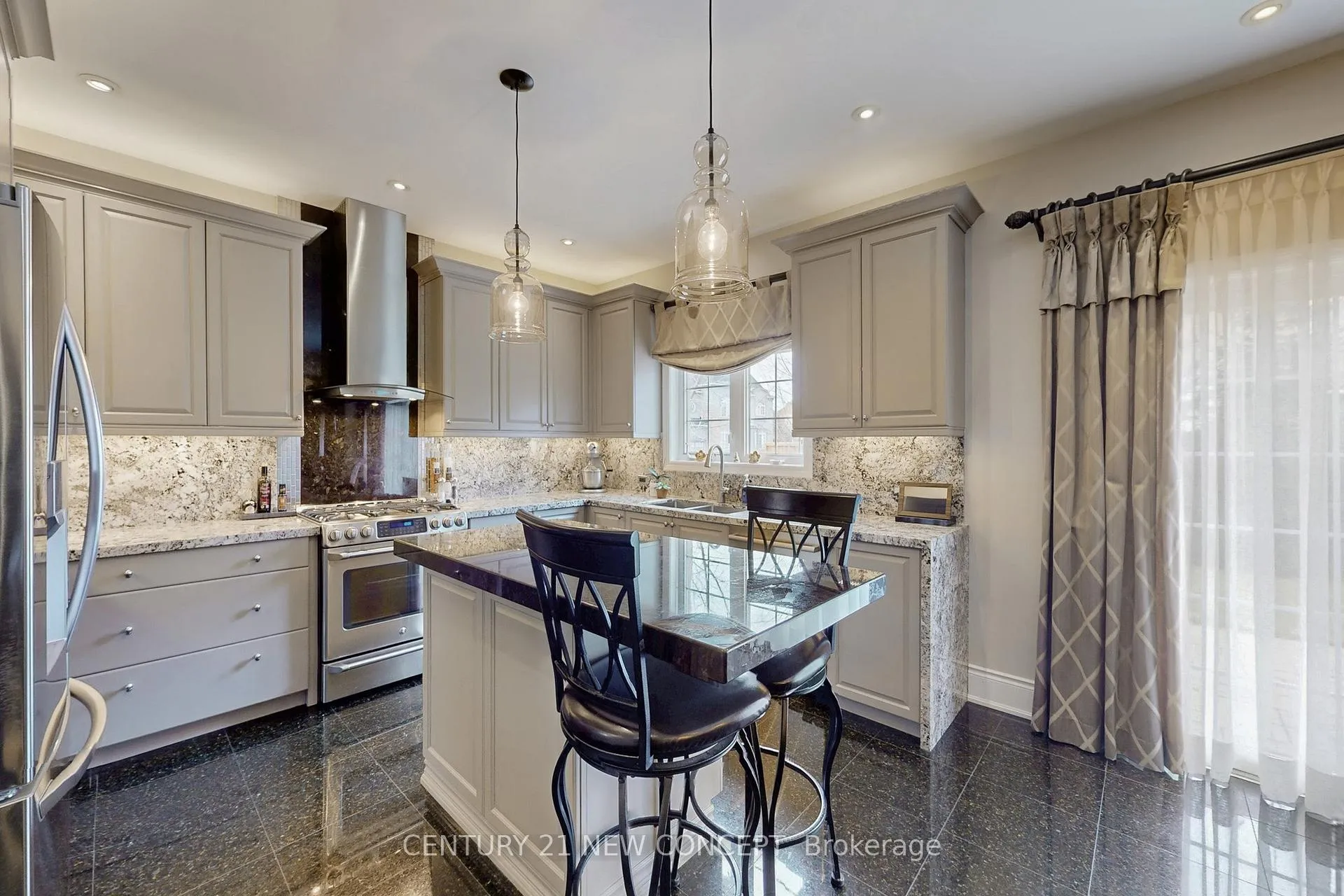 Photo 10 of 21 Adriatic Crescent, Brampton, Vales of Castlemore North — HOMEH