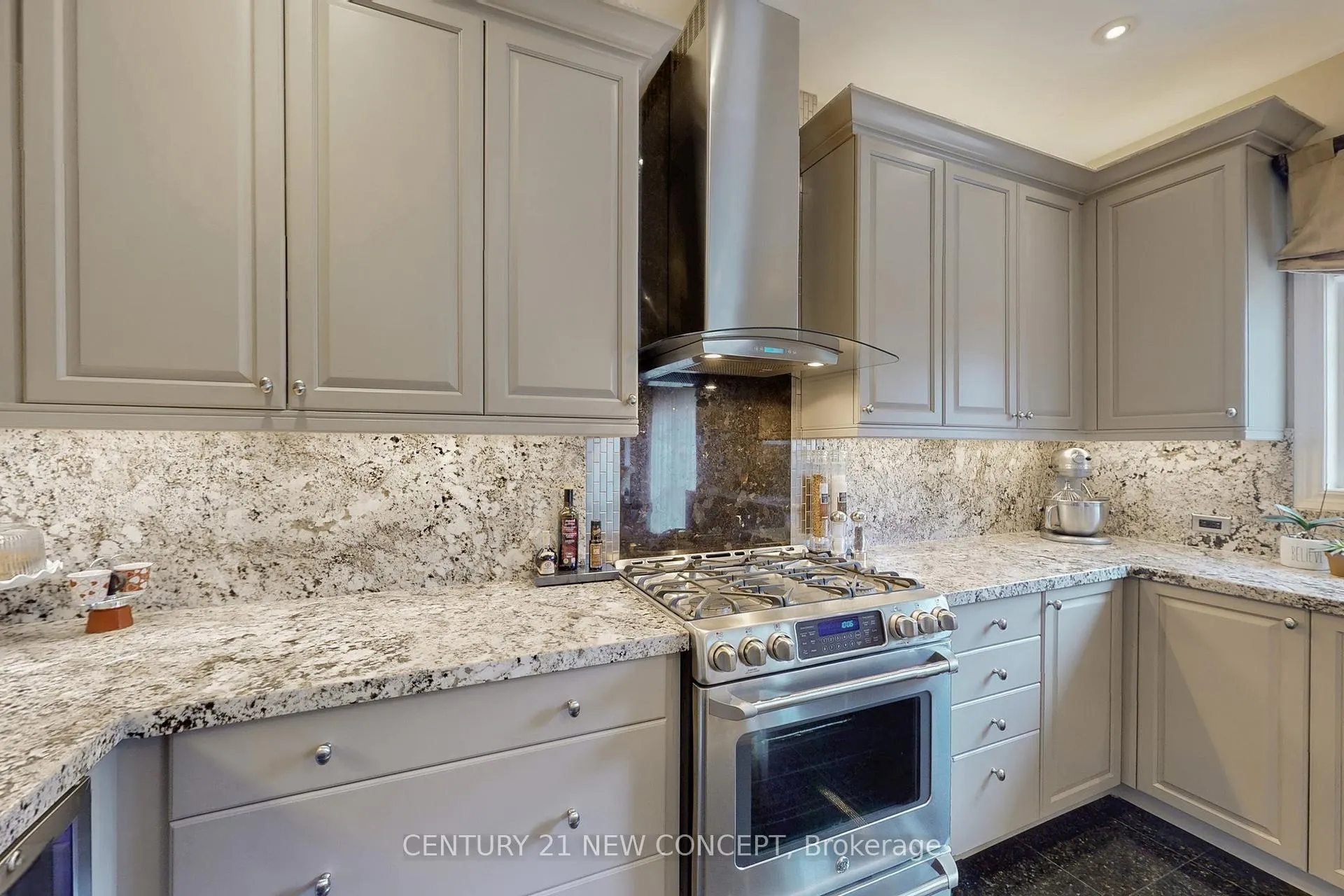 Photo 13 of 21 Adriatic Crescent, Brampton, Vales of Castlemore North — HOMEH
