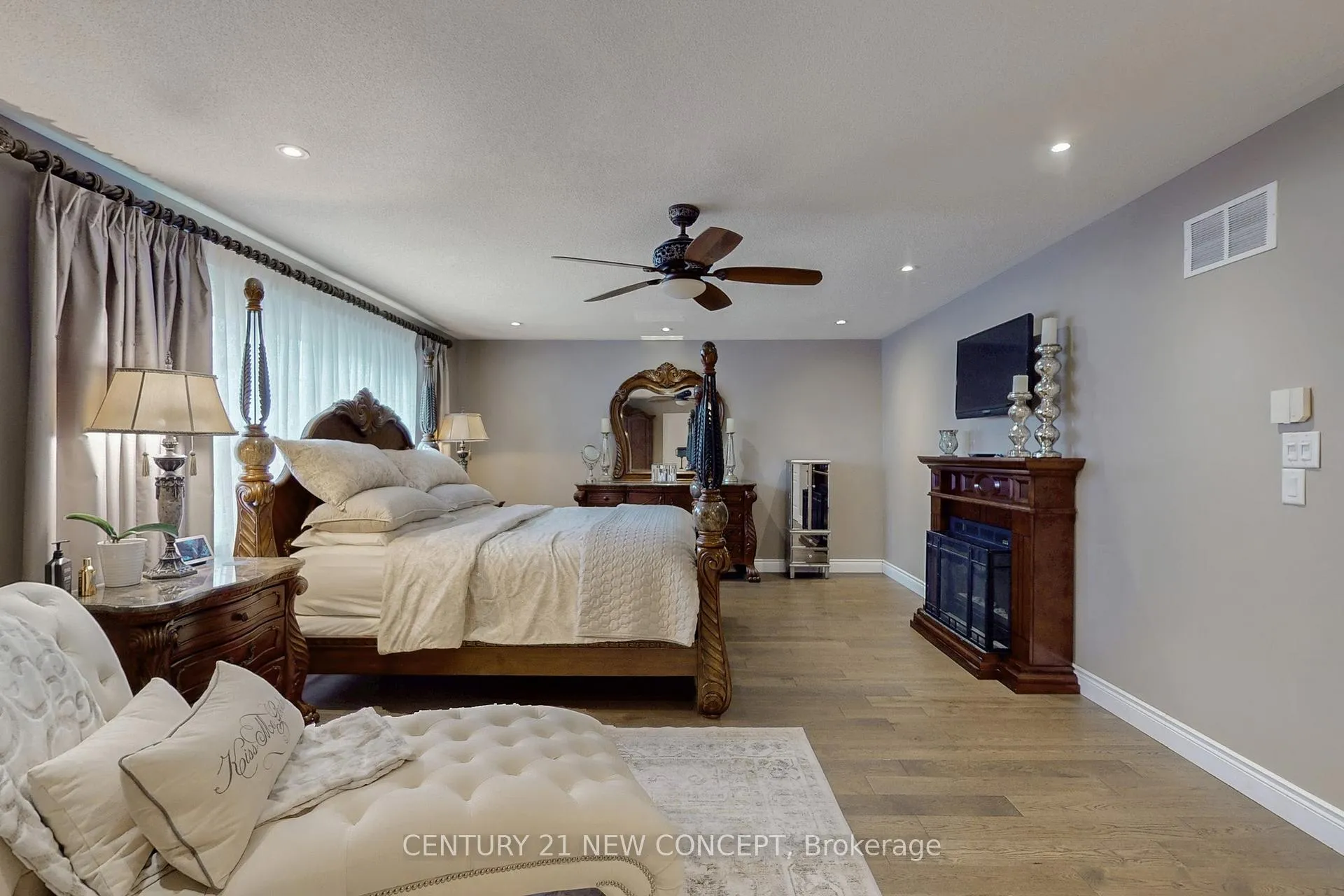 Photo 23 of 21 Adriatic Crescent, Brampton, Vales of Castlemore North — HOMEH