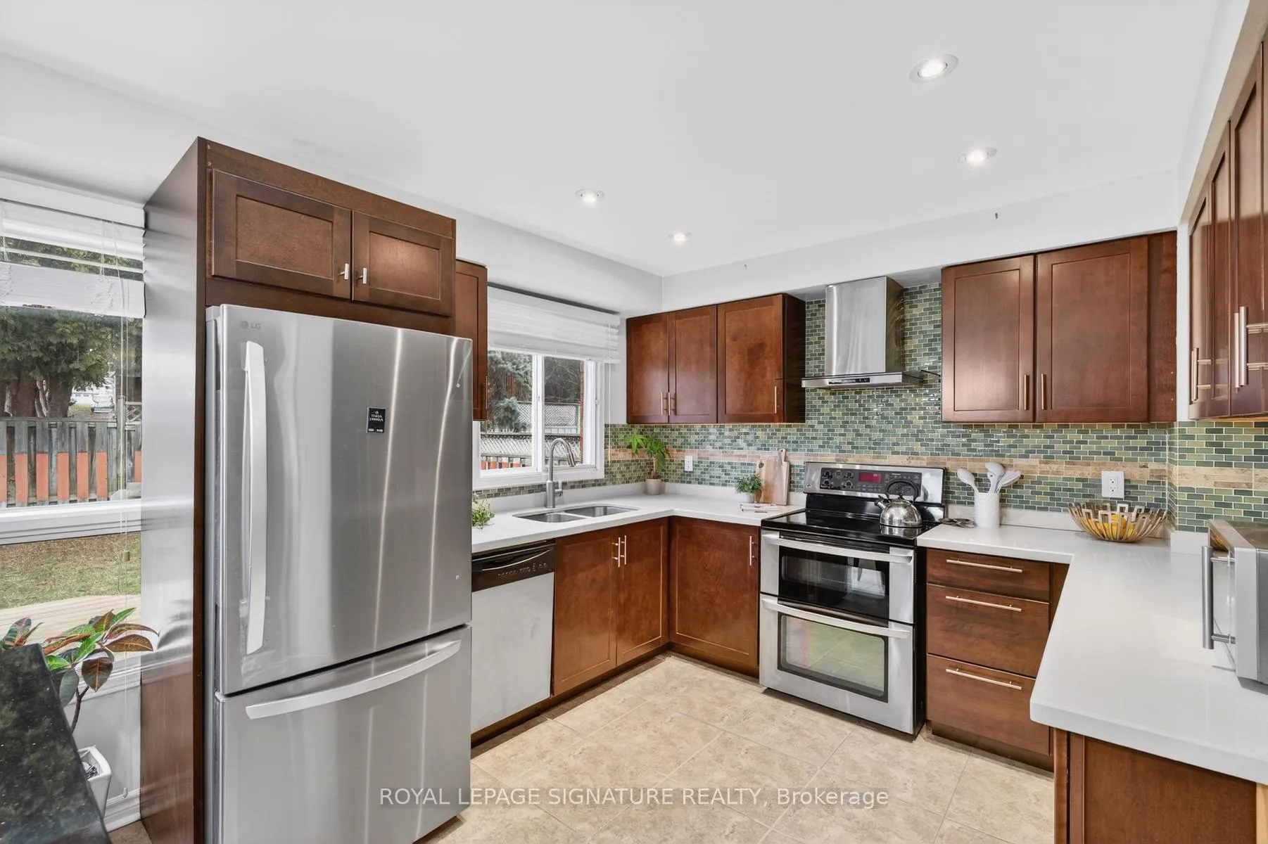 Photo 9 of 118 Bassett Boulevard, Whitby, Pringle Creek — HOMEH