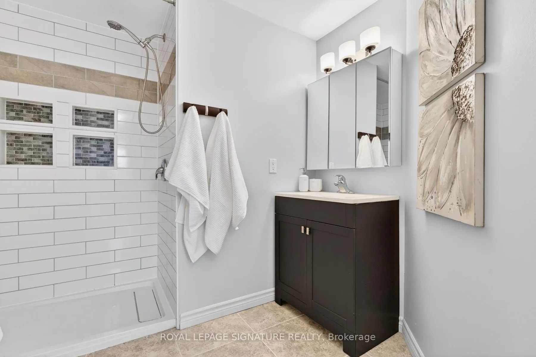 Photo 19 of 118 Bassett Boulevard, Whitby, Pringle Creek — HOMEH