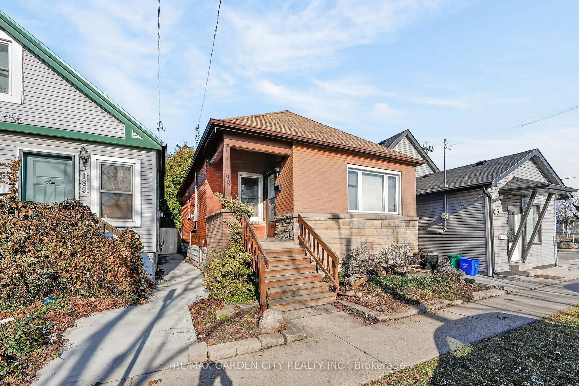 Front of 193 Tragina Avenue N