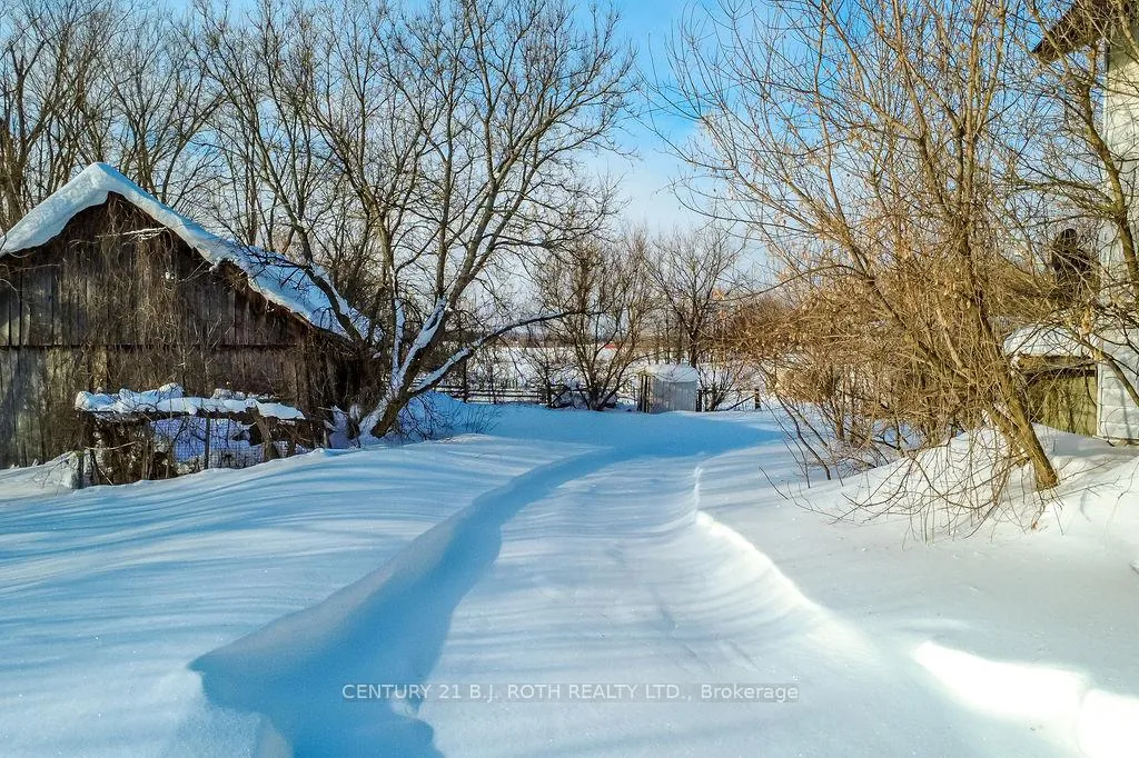 Photo 4 of 2448 Town Line, Oro-Medonte, Rural Oro-Medonte — HOMEH